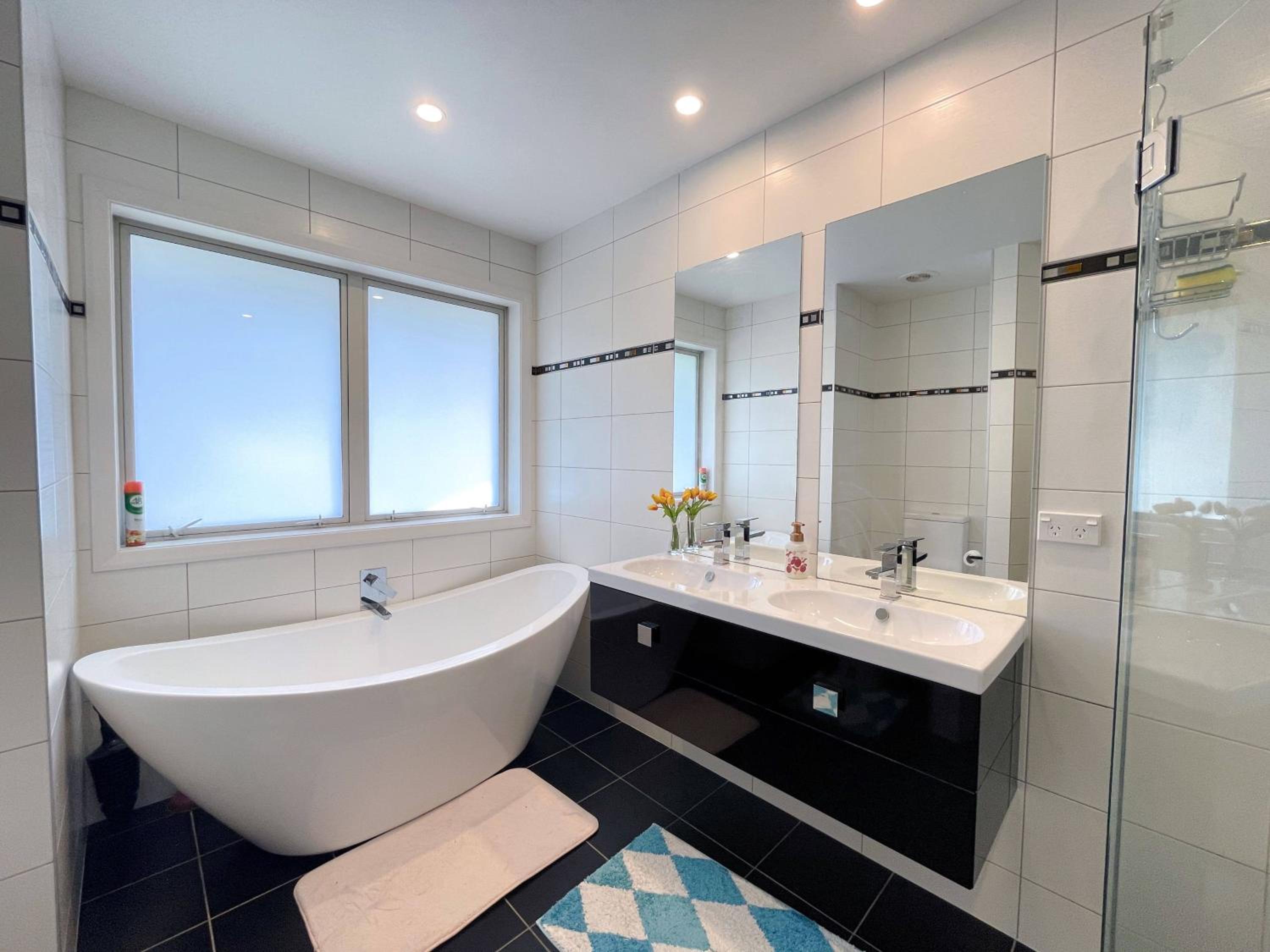 Aotea Beauty,Large, close to Adrenalin forest