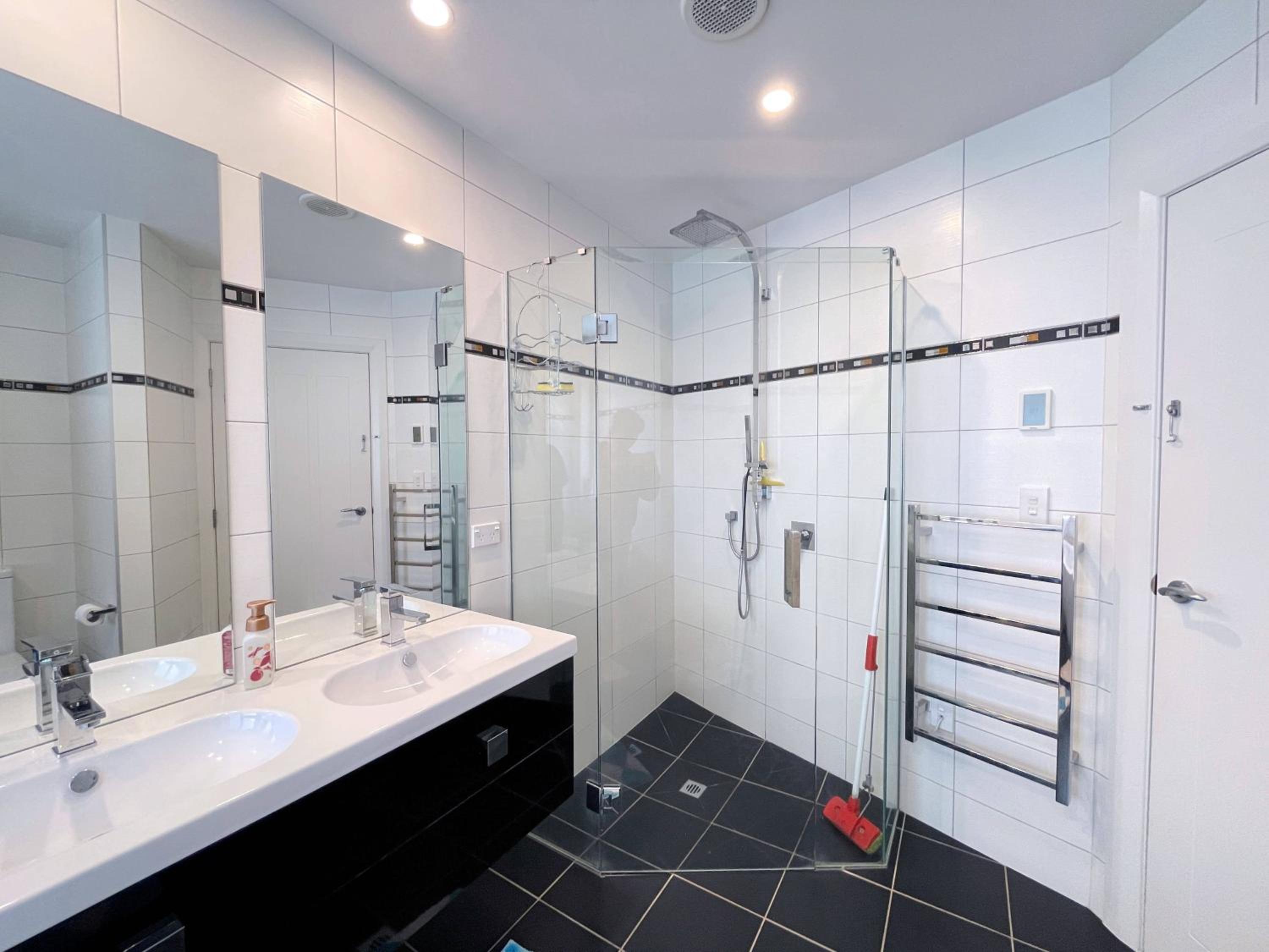 Aotea Beauty,Large, close to Adrenalin forest