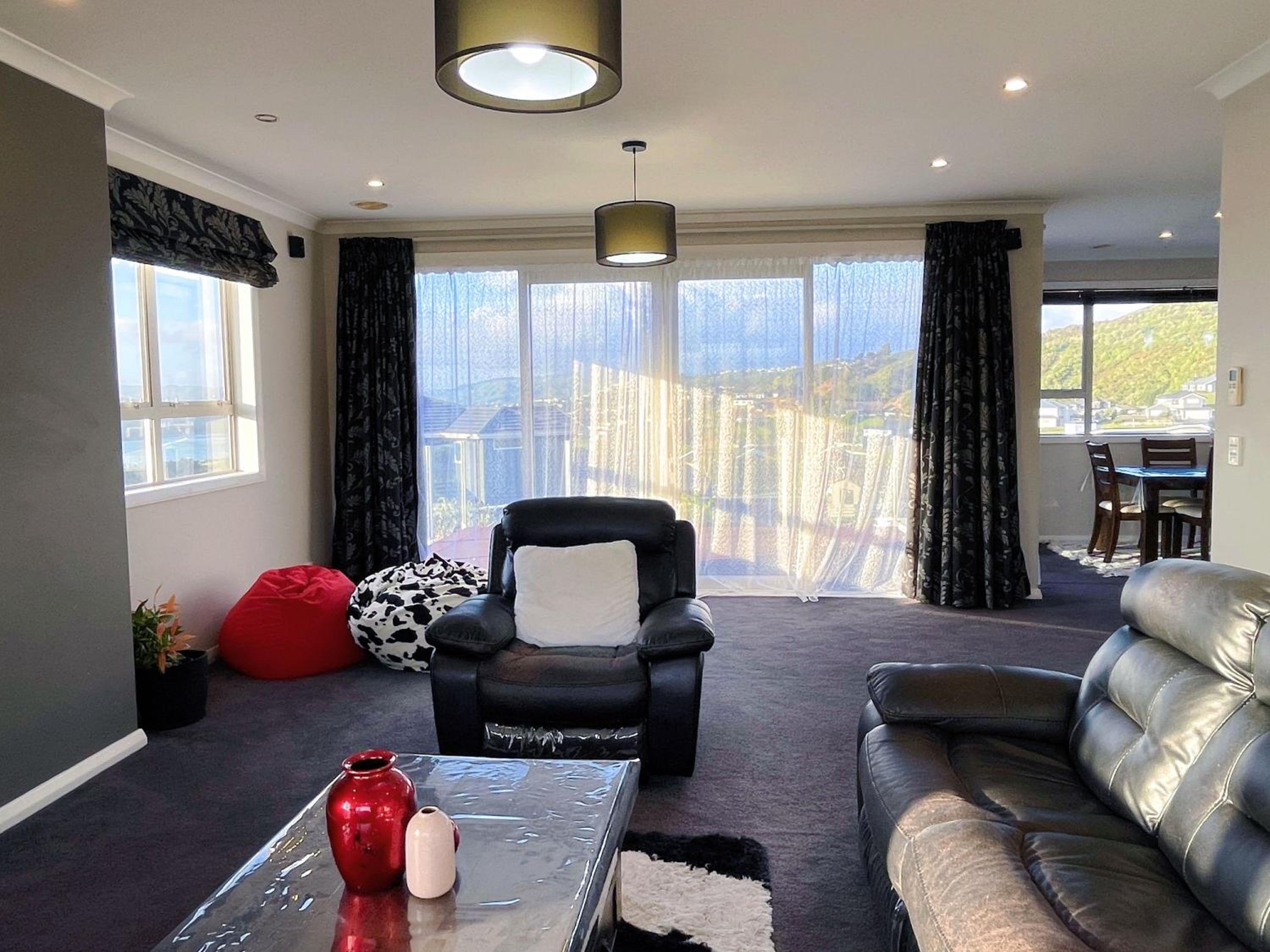 Aotea Beauty,Large, close to Adrenalin forest