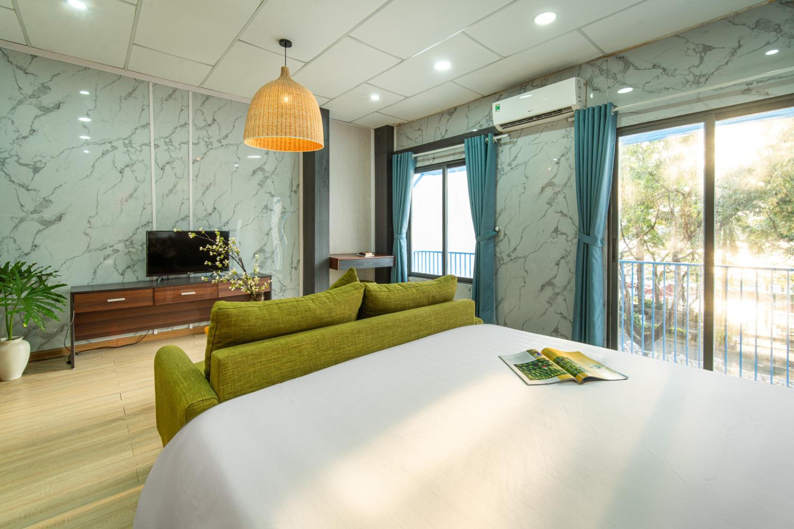 Benzen Apartment RiverSide view 5