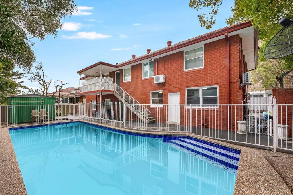 Large house close to Airport