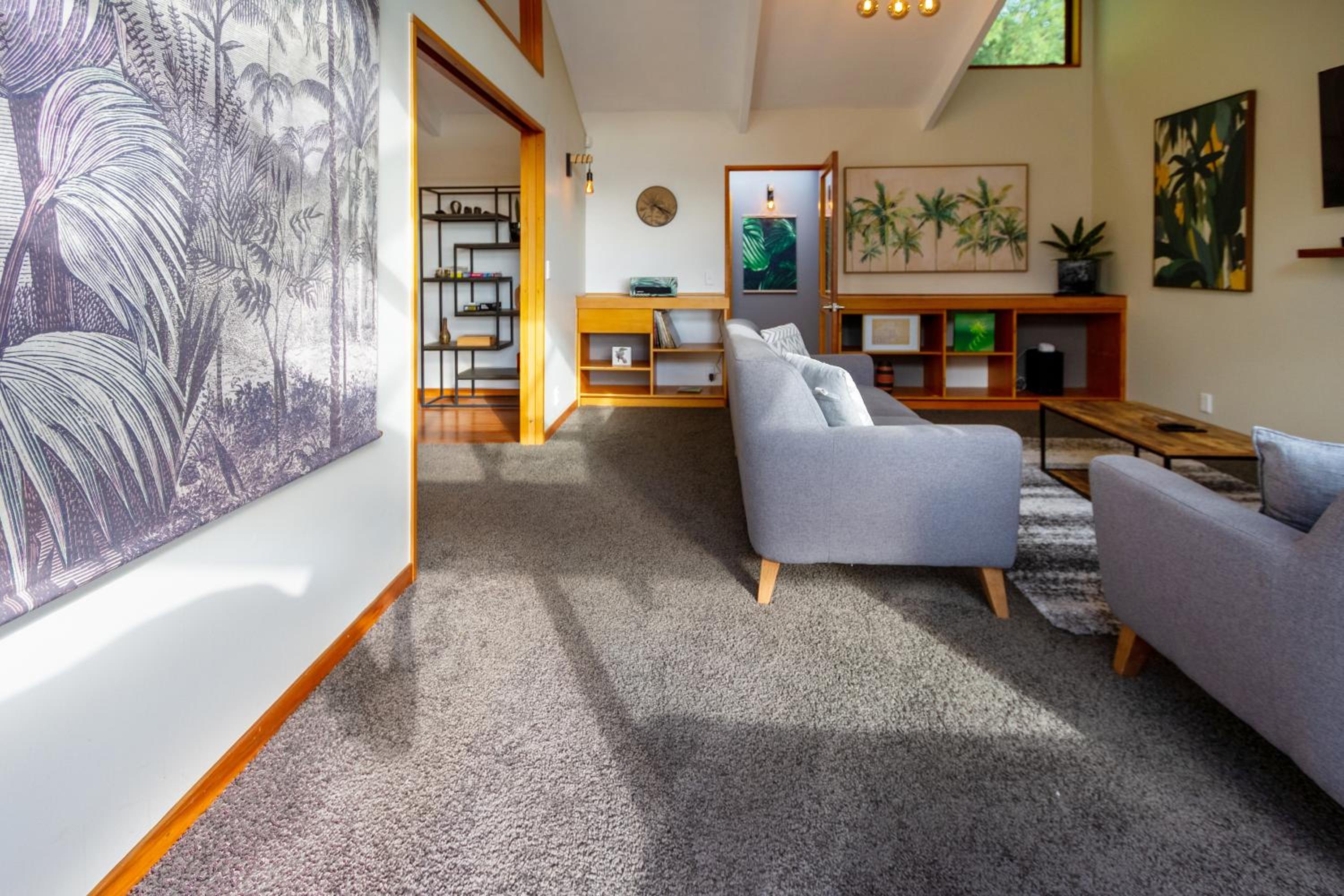 Large Stylish Home with Spectacular Views Across City view 3