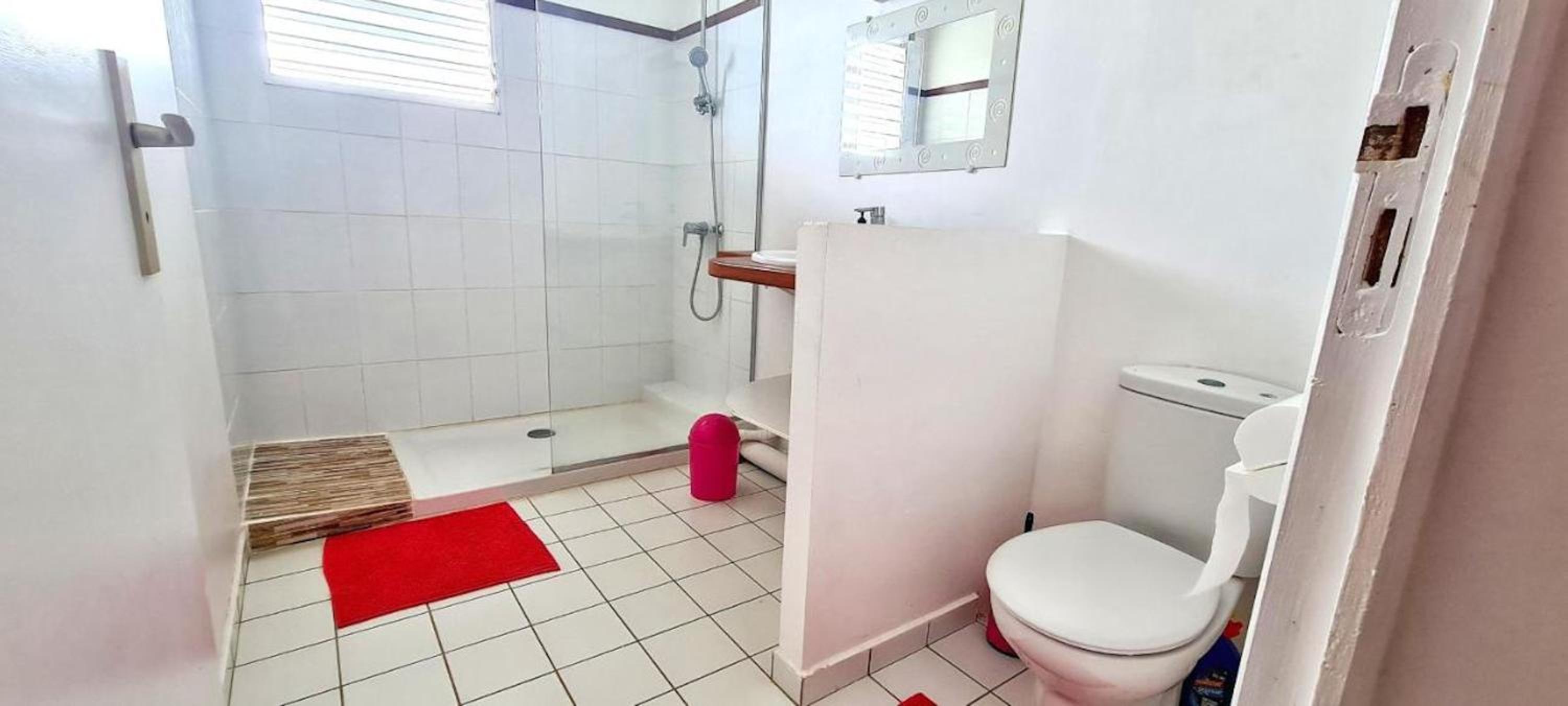 Maison charmante proche de la plage au Moule avec piscine