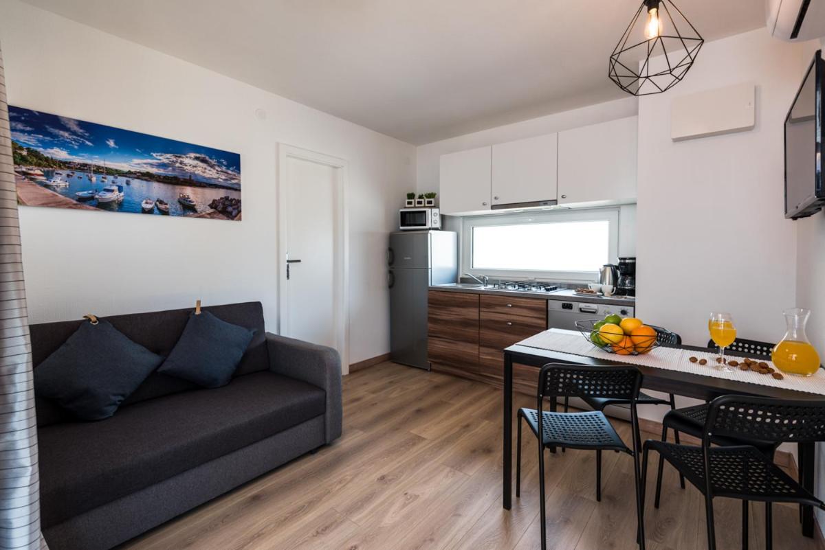 Croatia Camp Premium