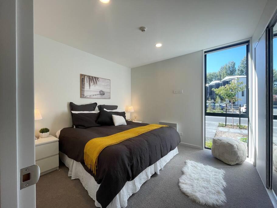 Modern Central Living