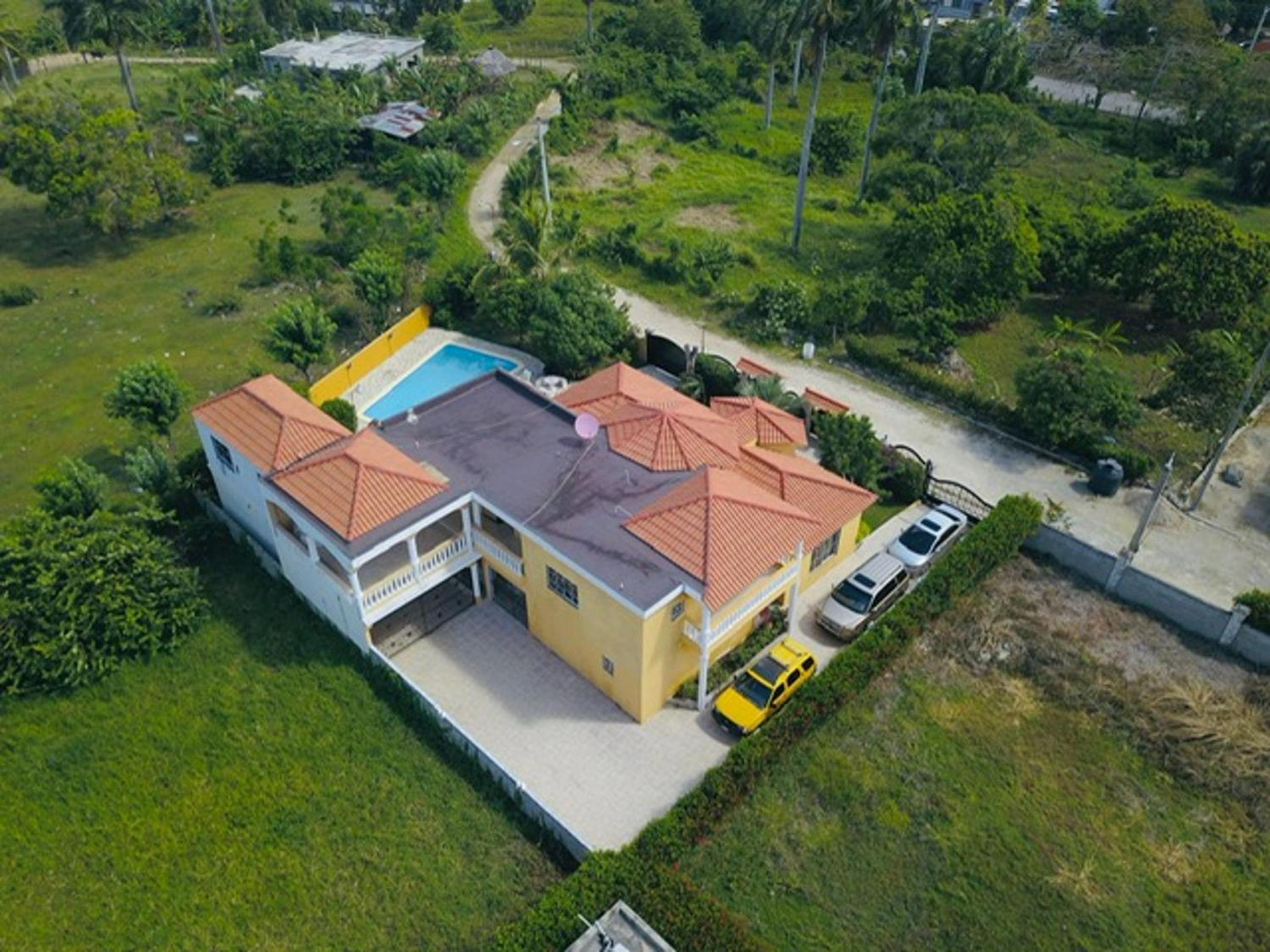Elegant Villa in Nagua with Private Pool and Jacuzzi