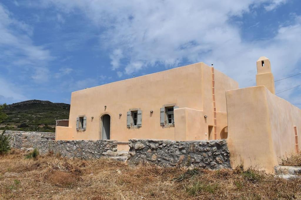 Traditional house in Kalamos