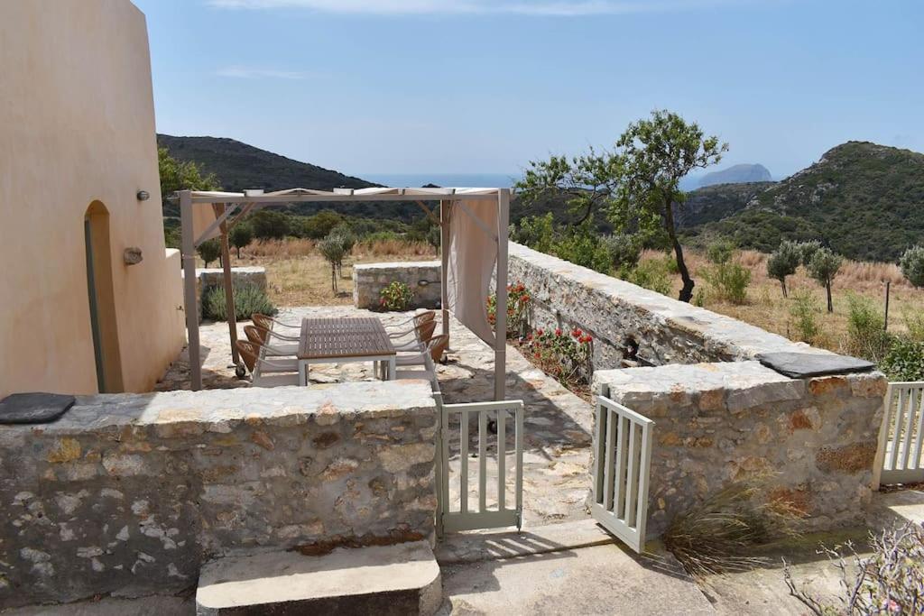 Traditional house in Kalamos