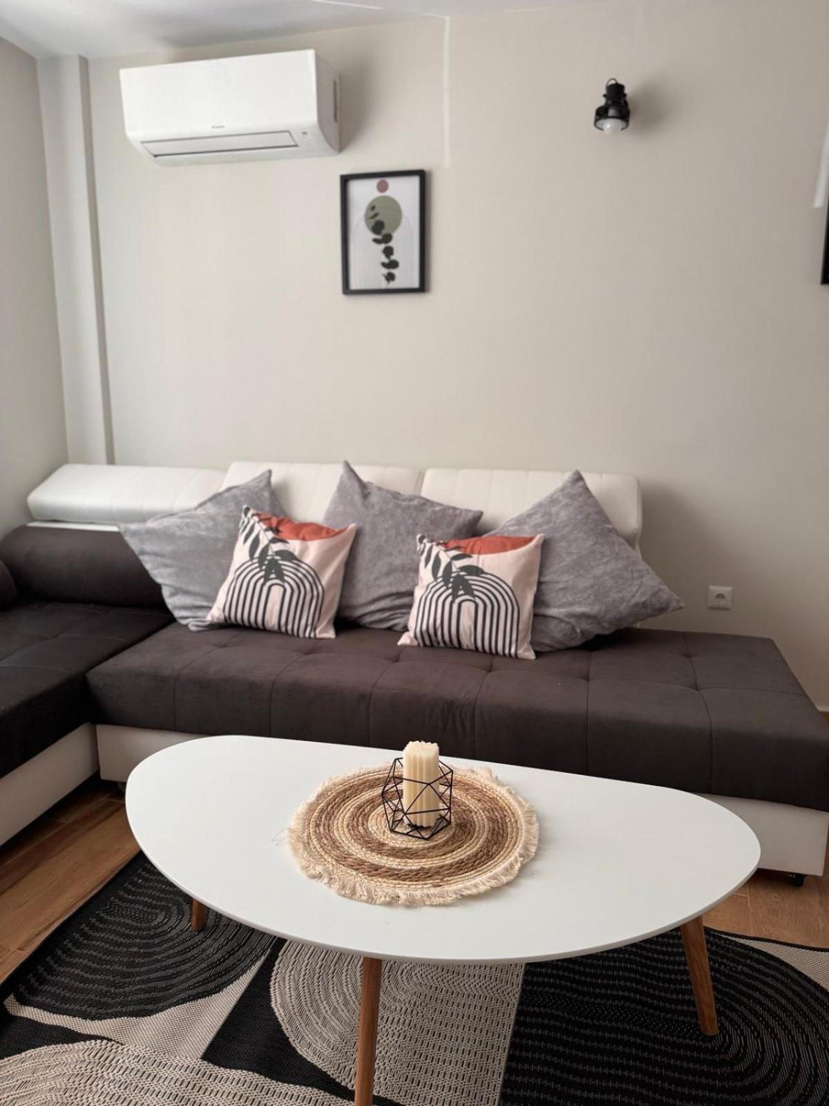 Goldy central beach apartment with private garden Burgas