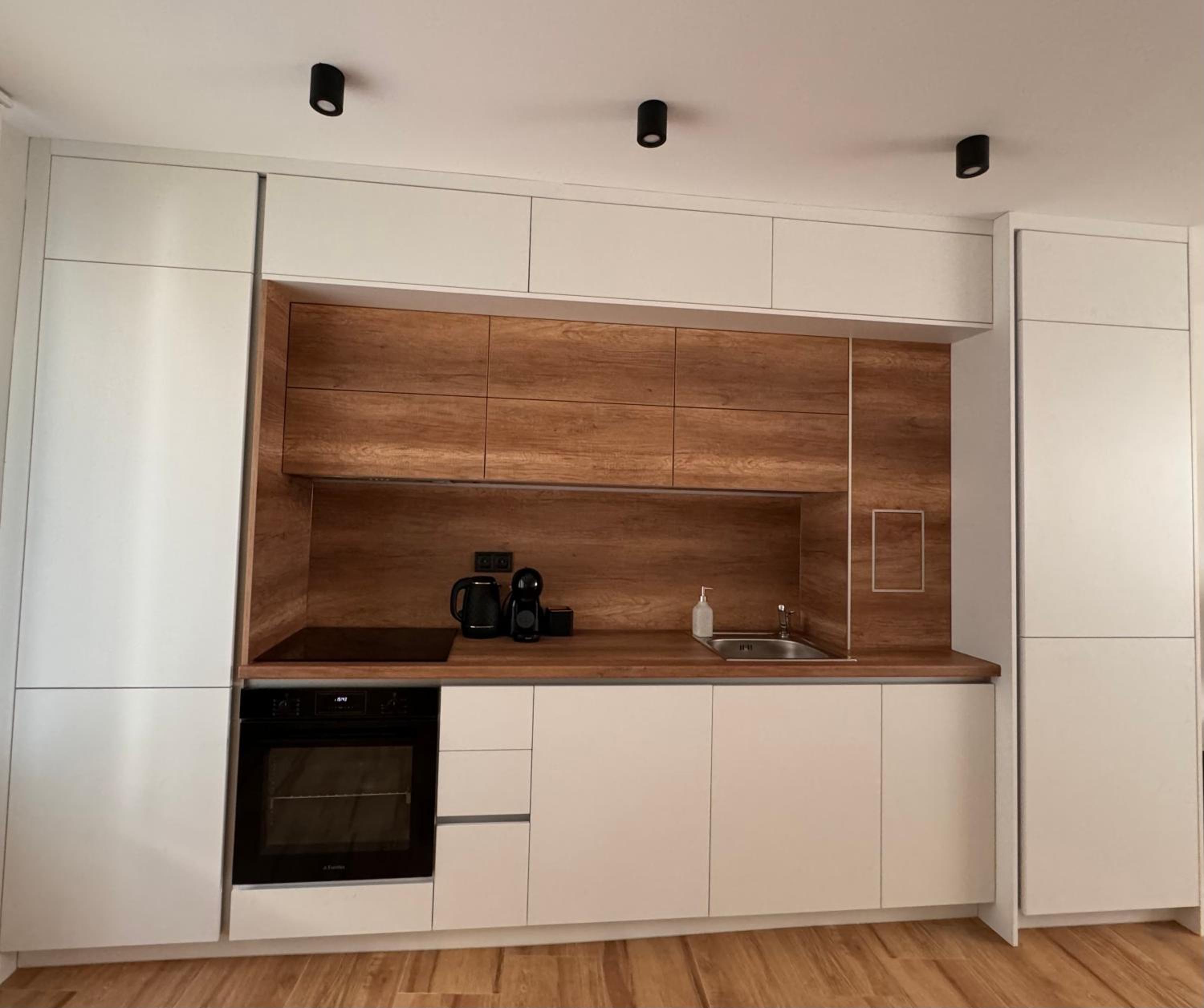 Goldy central beach apartment with private garden Burgas