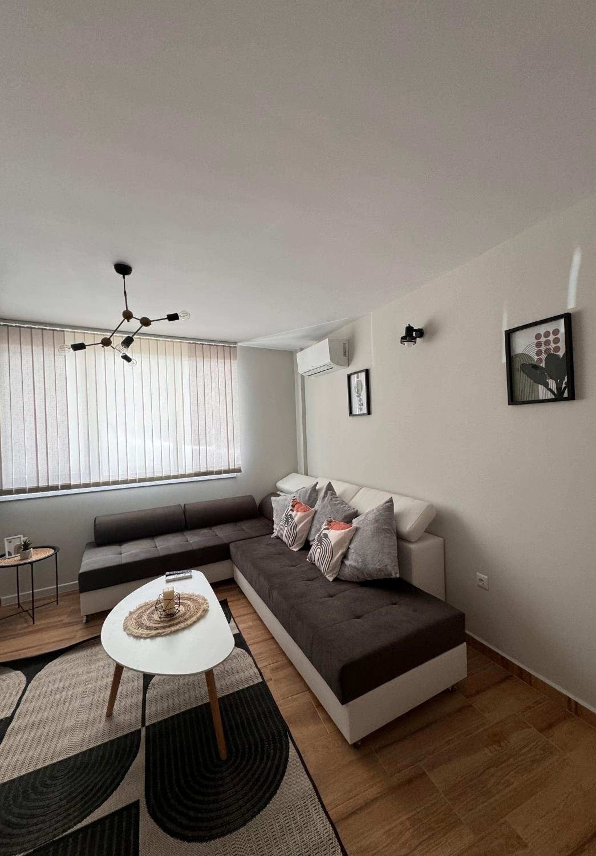 Goldy central beach apartment with private garden Burgas