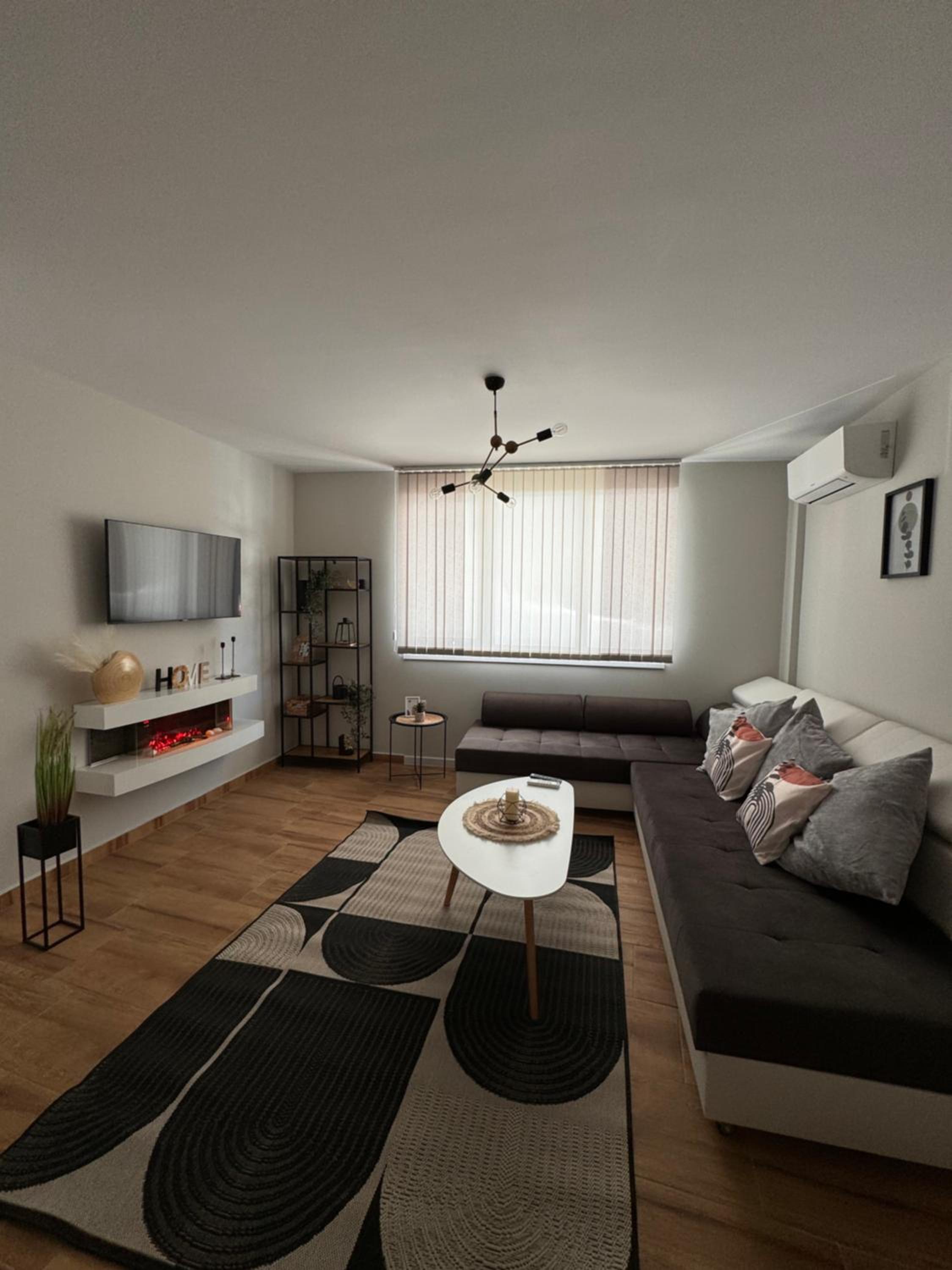 Goldy central beach apartment with private garden Burgas