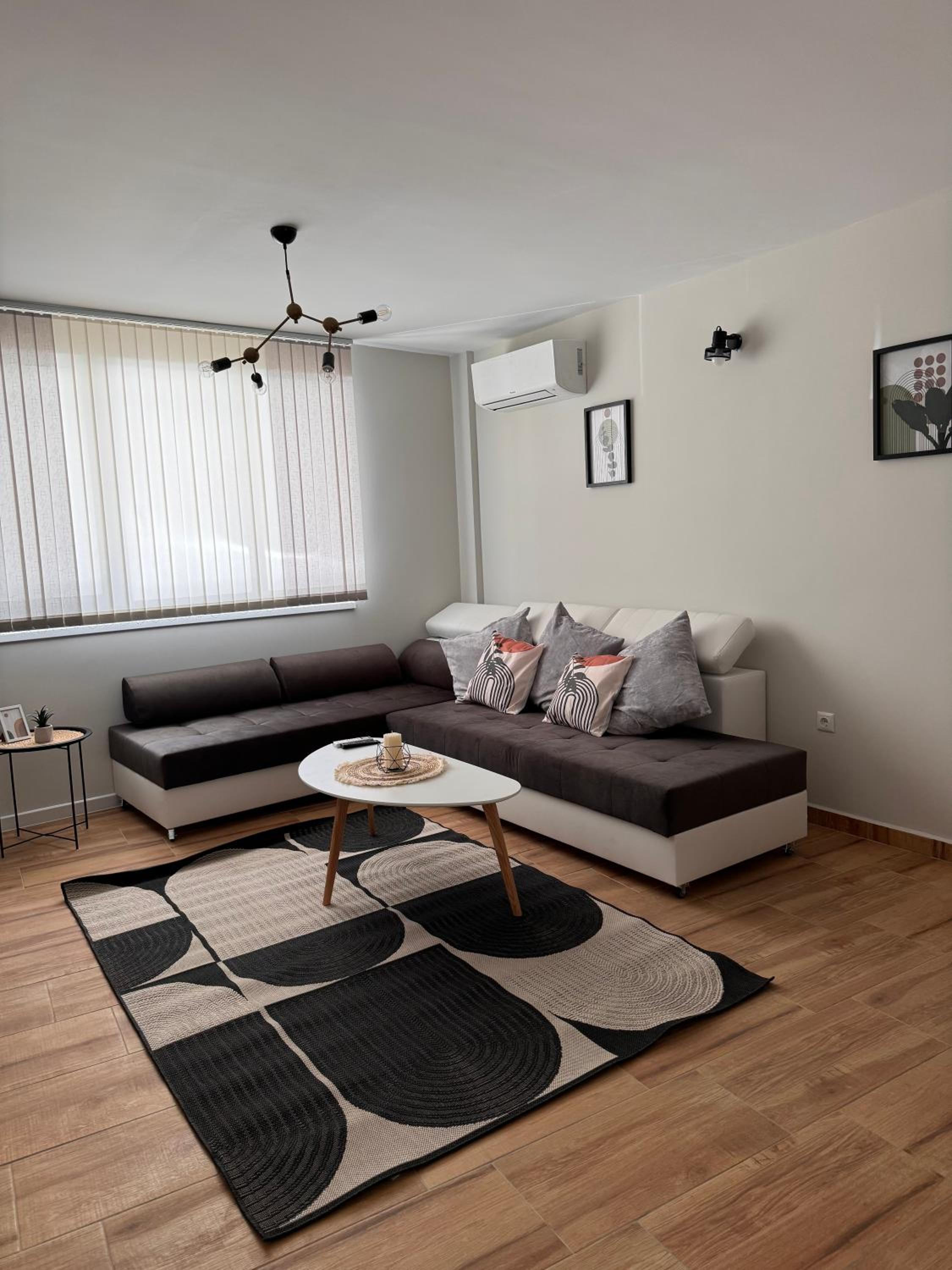 Goldy central beach apartment with private garden Burgas