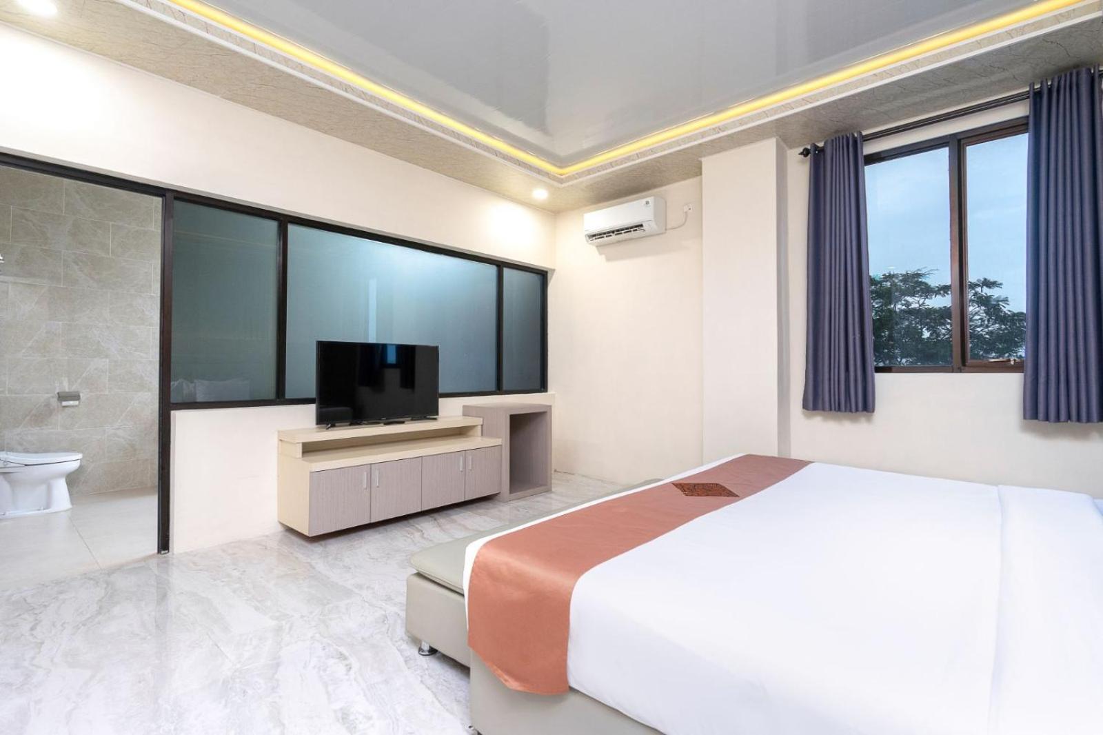 Grand Valonia Hotel Cafe & Park Jember view 4