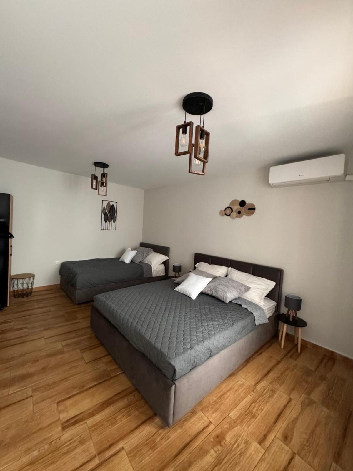 Goldy central beach apartment with private garden Burgas