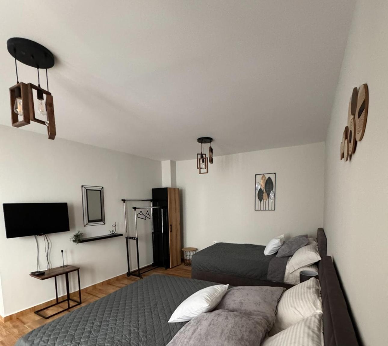 Goldy central beach apartment with private garden Burgas