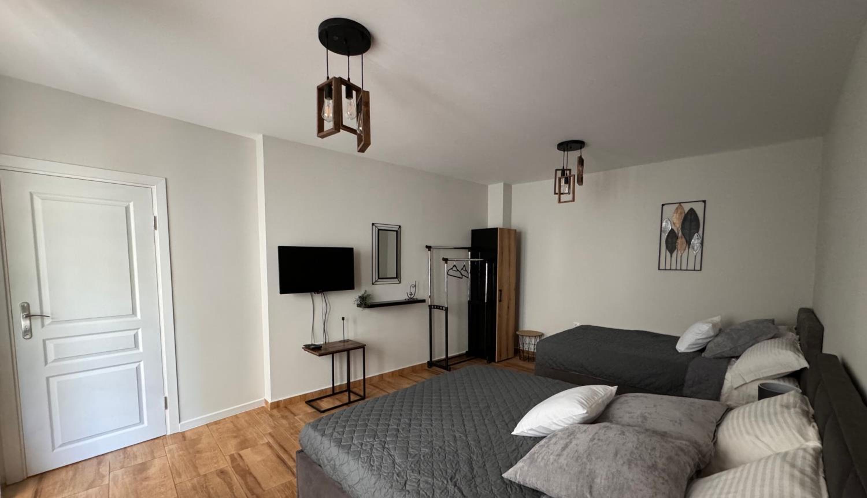 Goldy central beach apartment with private garden Burgas