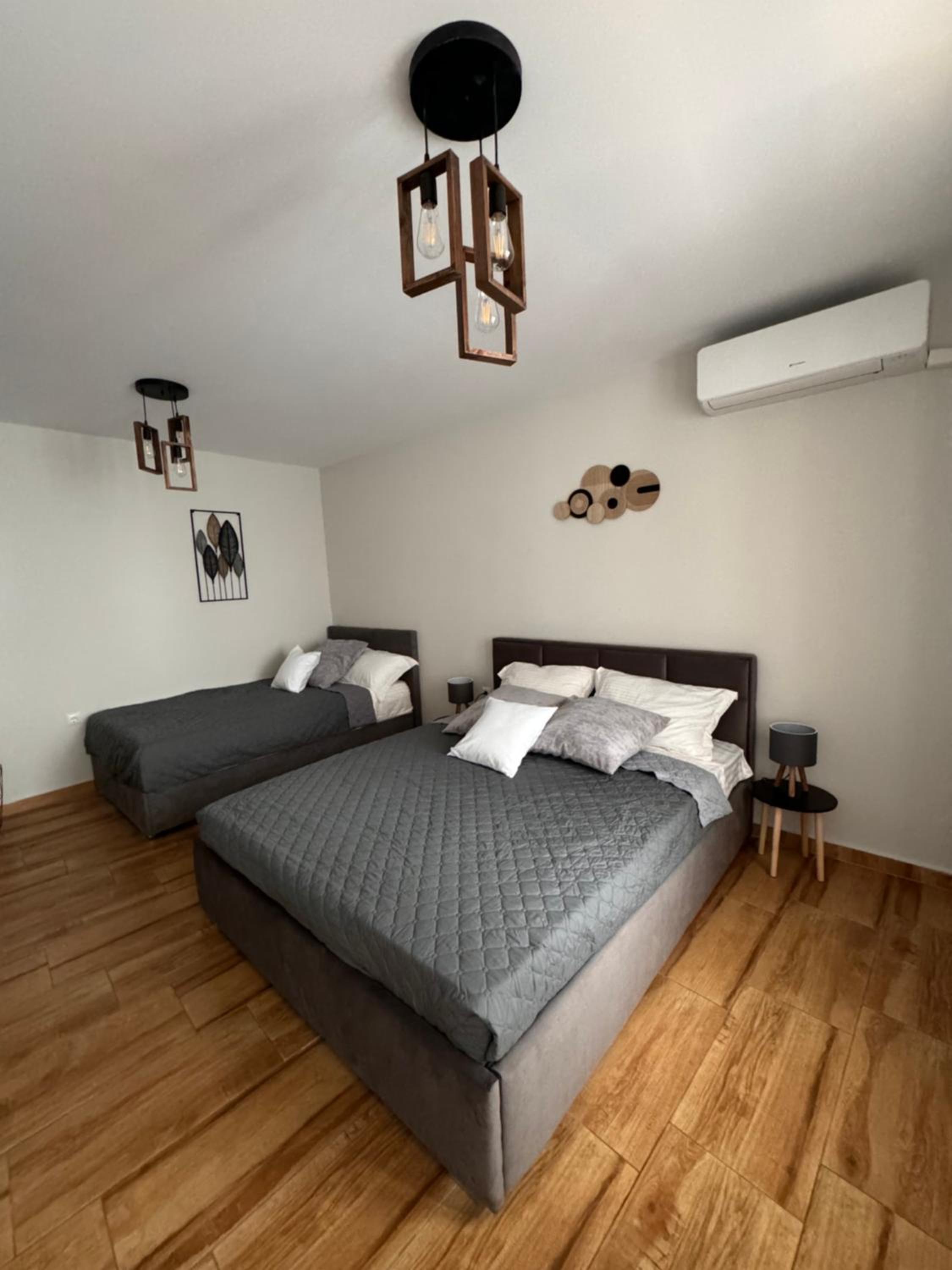 Goldy central beach apartment with private garden Burgas
