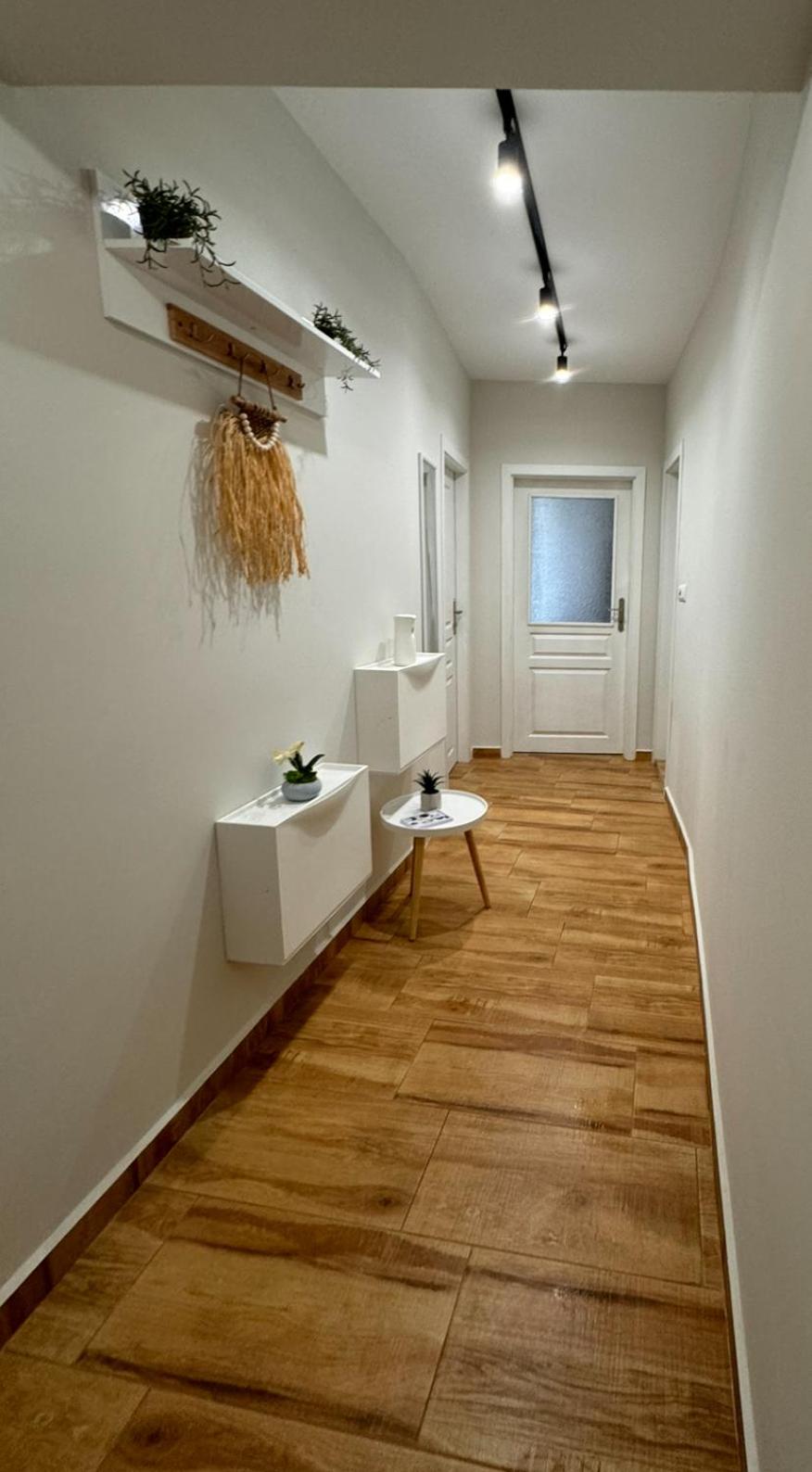 Goldy central beach apartment with private garden Burgas