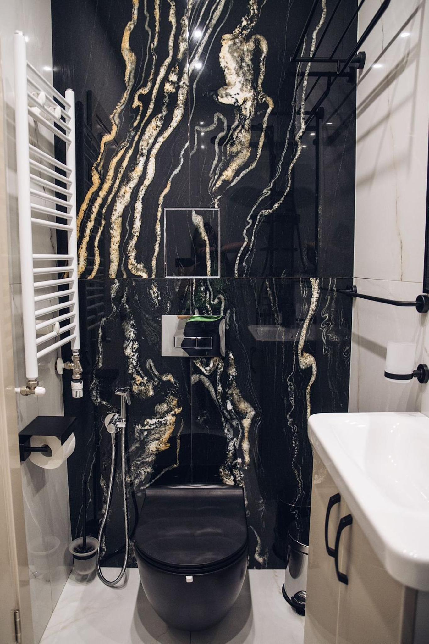 Luxurious House with Deluxe rooms & Free Secured Parking