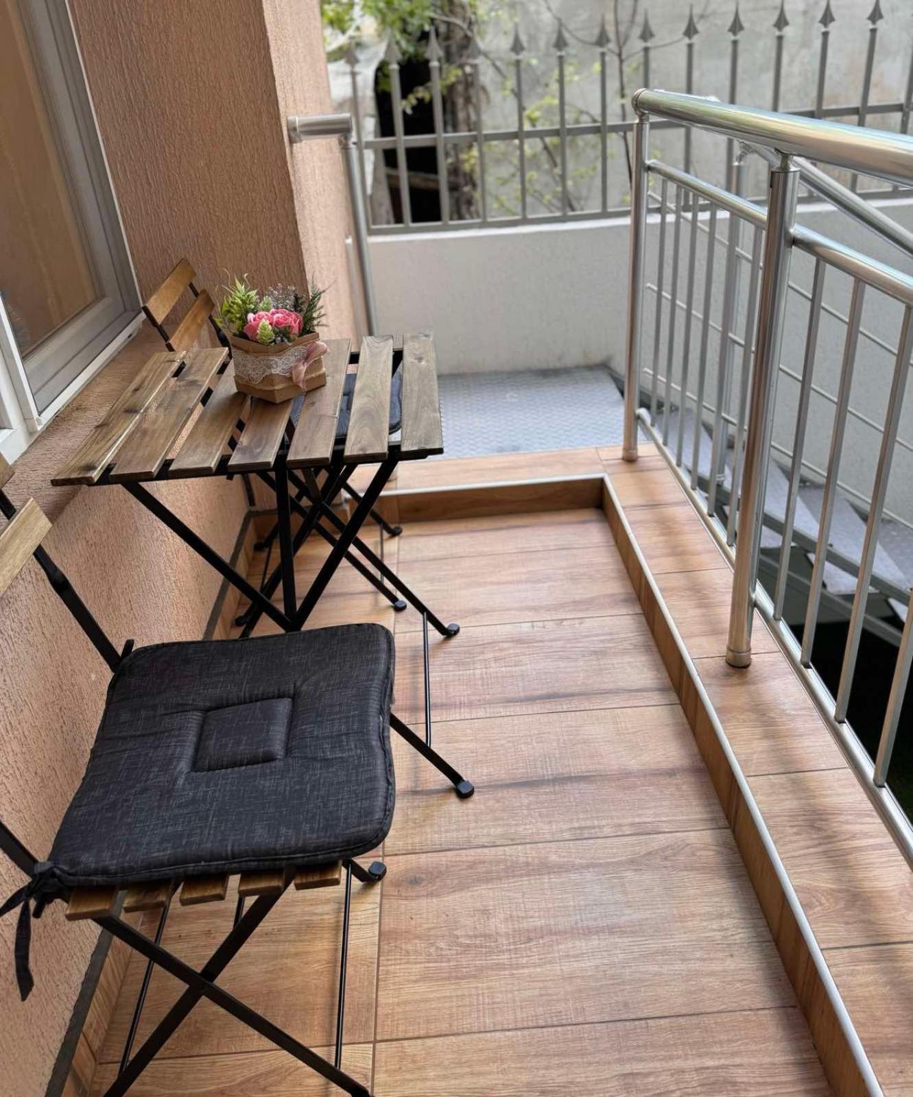 Goldy central beach apartment with private garden Burgas