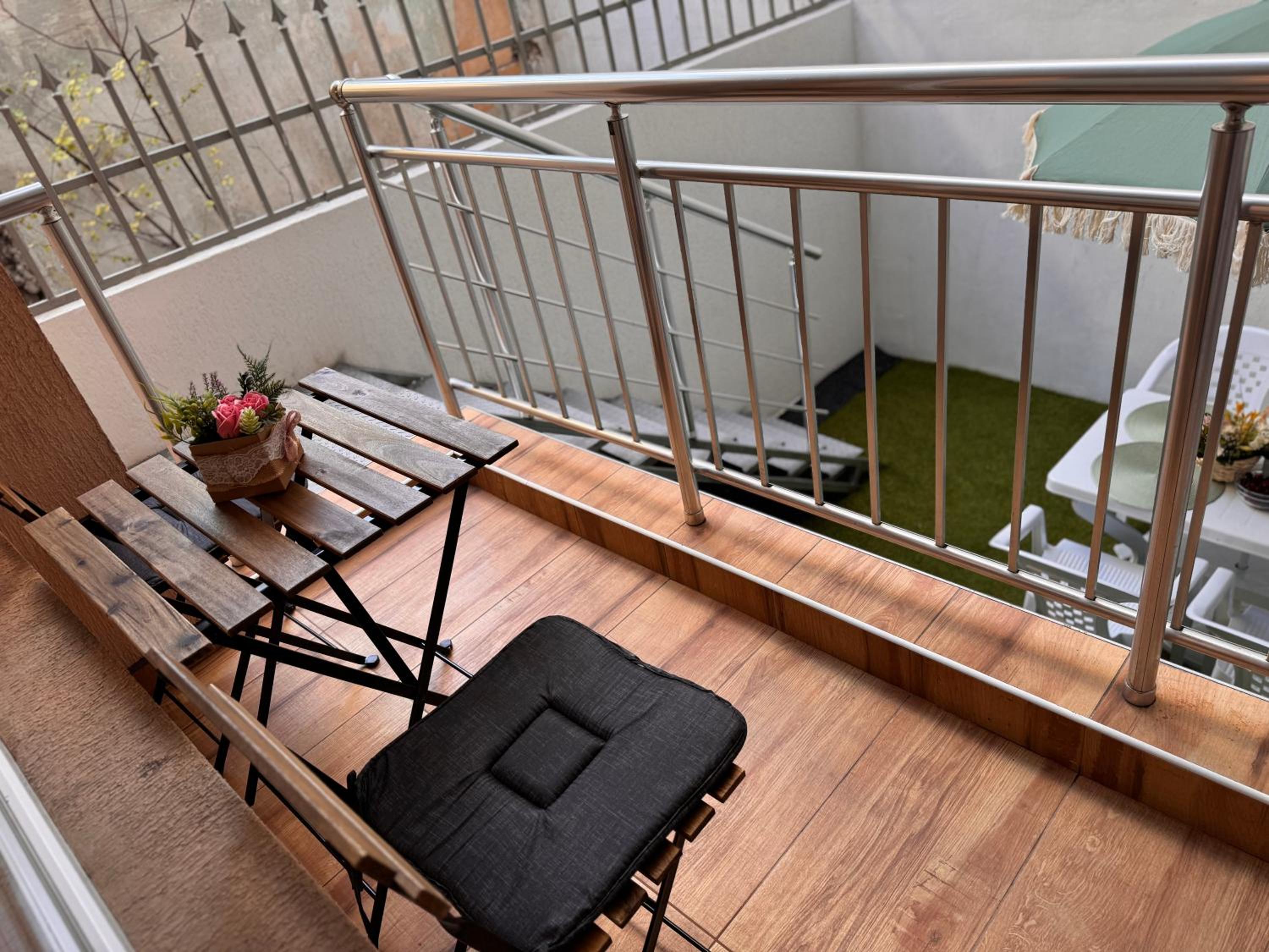 Goldy central beach apartment with private garden Burgas
