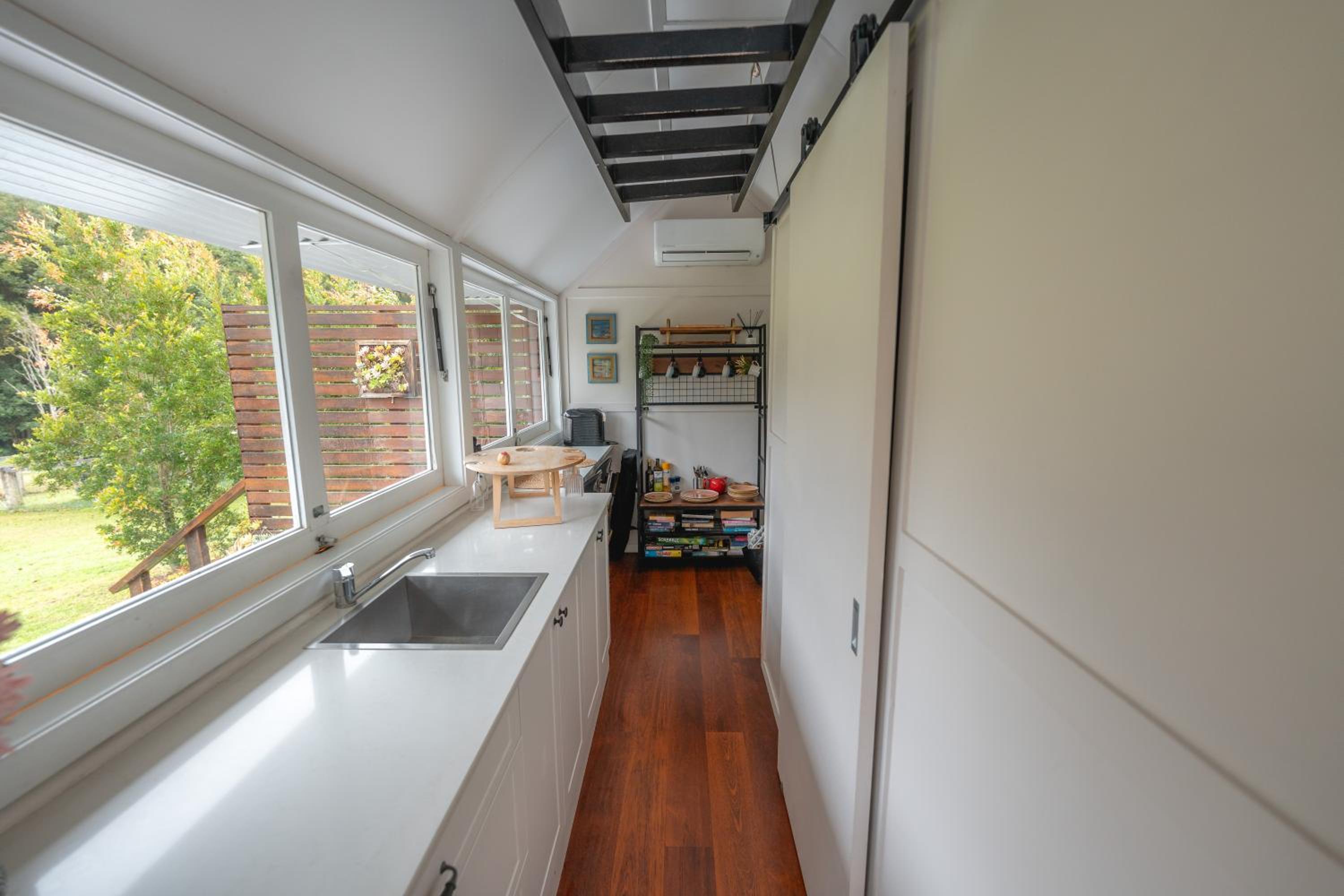 Central Coast Deck and Spa Luxury Tiny House with firepit