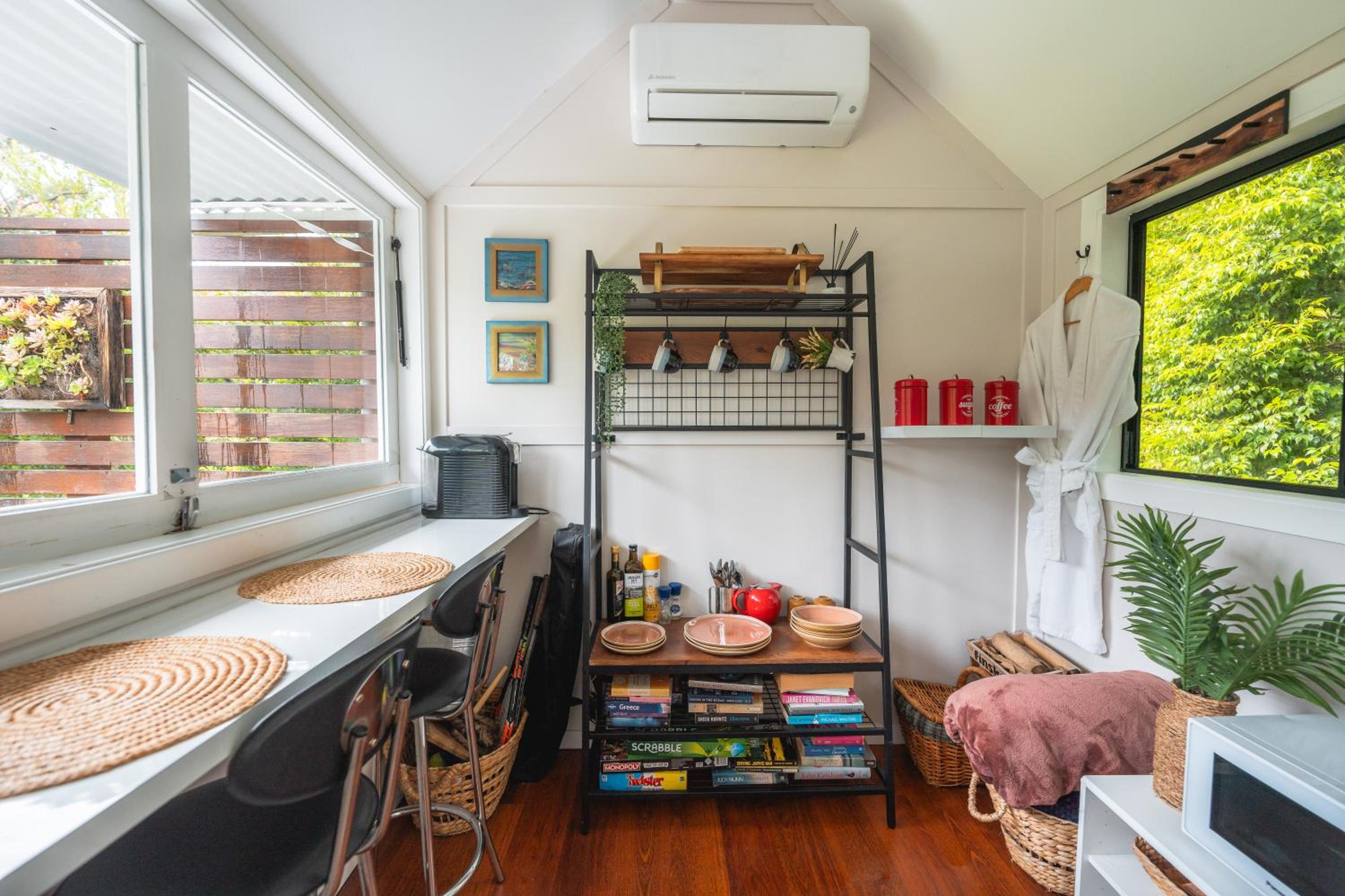 Central Coast Deck and Spa Luxury Tiny House with firepit