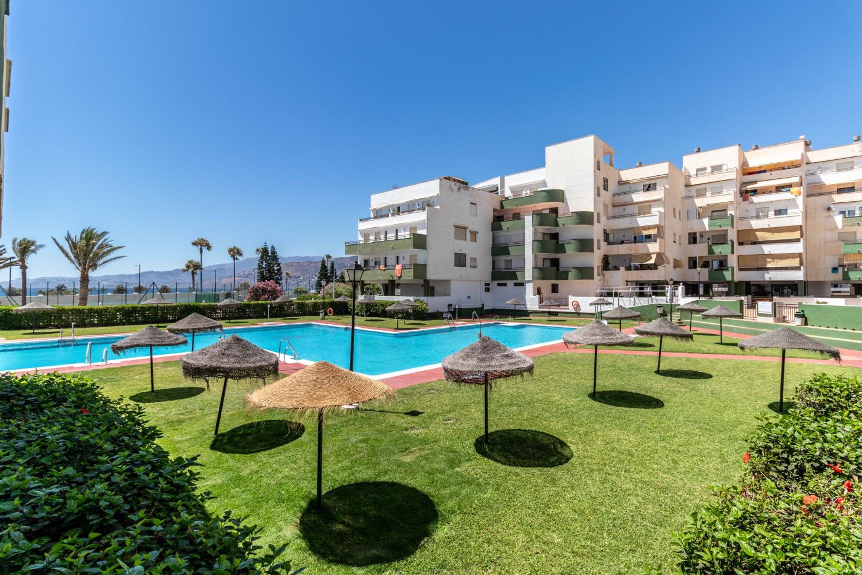 Hotel RentitSpain Moderno Apartamento Calaverde Frente al Mar - Image 1