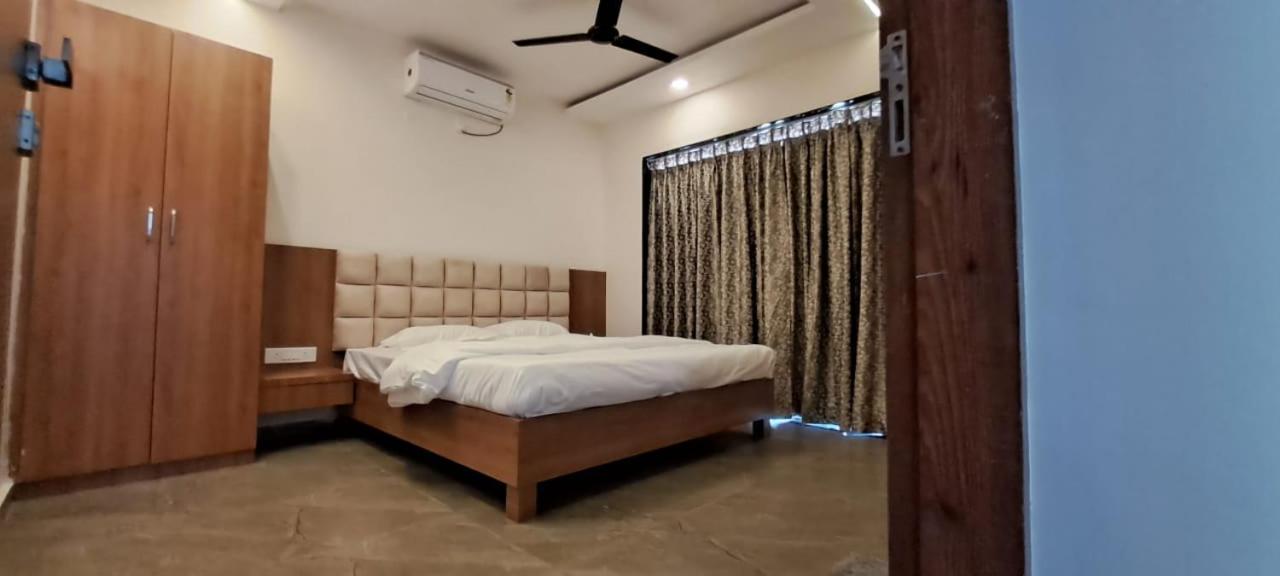 Gold Next With Swimming Pool 6 BHK