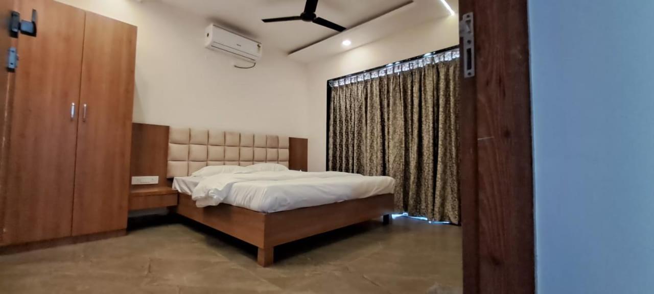 Gold Next With Swimming Pool 6 BHK