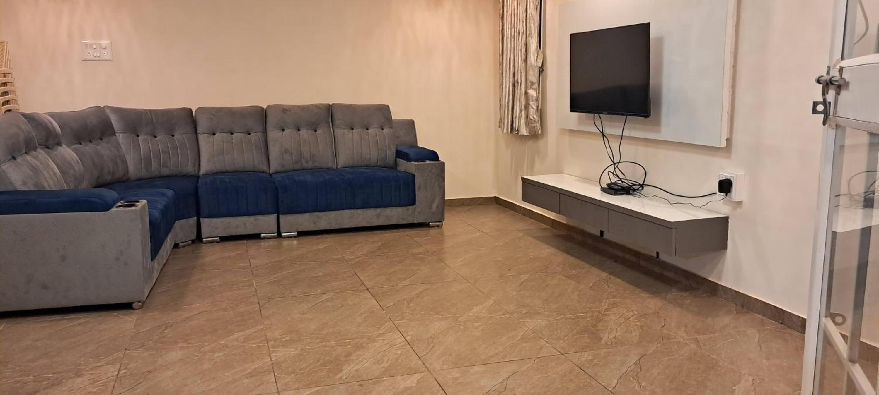 Gold Next With Swimming Pool 6 BHK