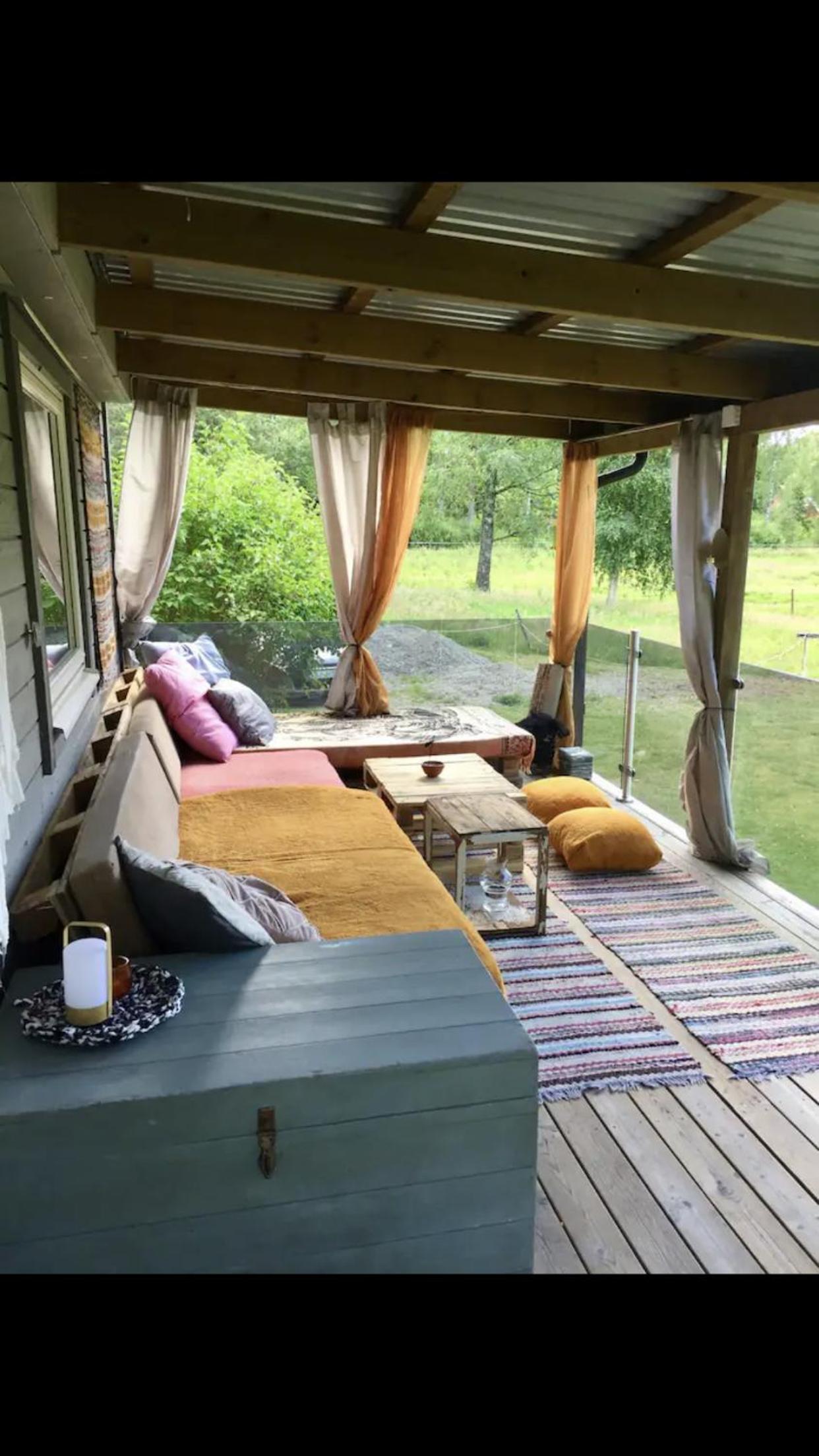 Cosy cabin with bbqhut view 3