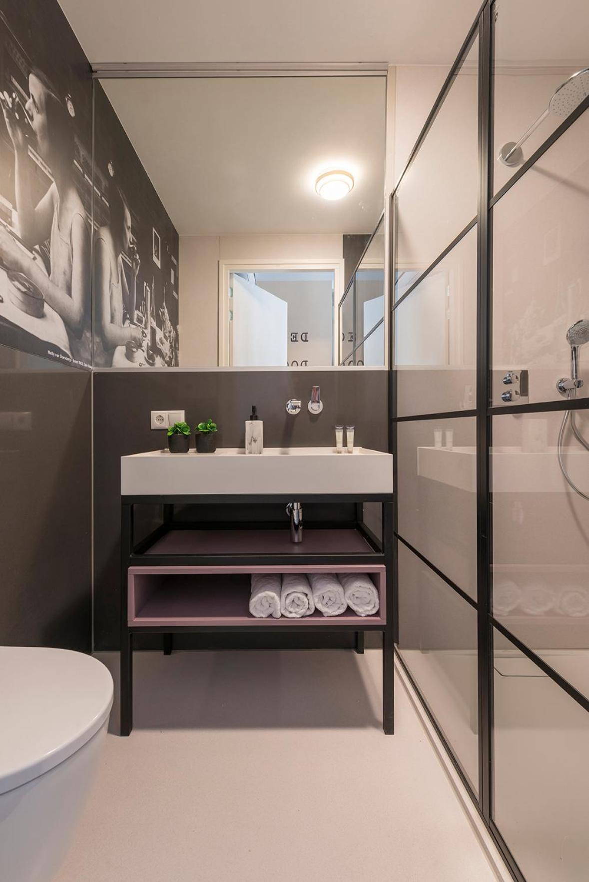 Designer Suite in Hotspot Location w Fast Wi-Fi view 4