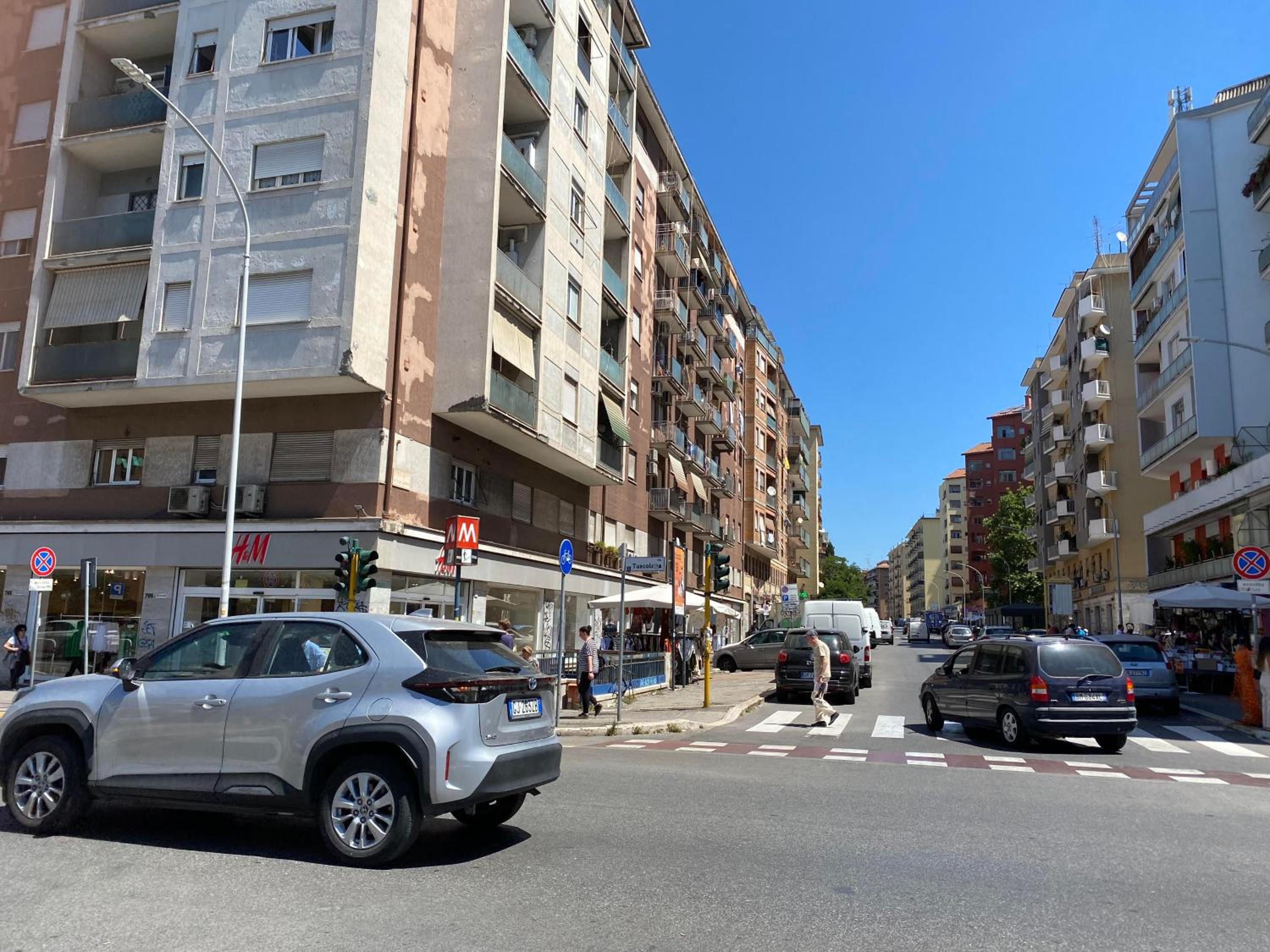 Style134 Apartment 50 meters from Metro A Lucio Sestio Station