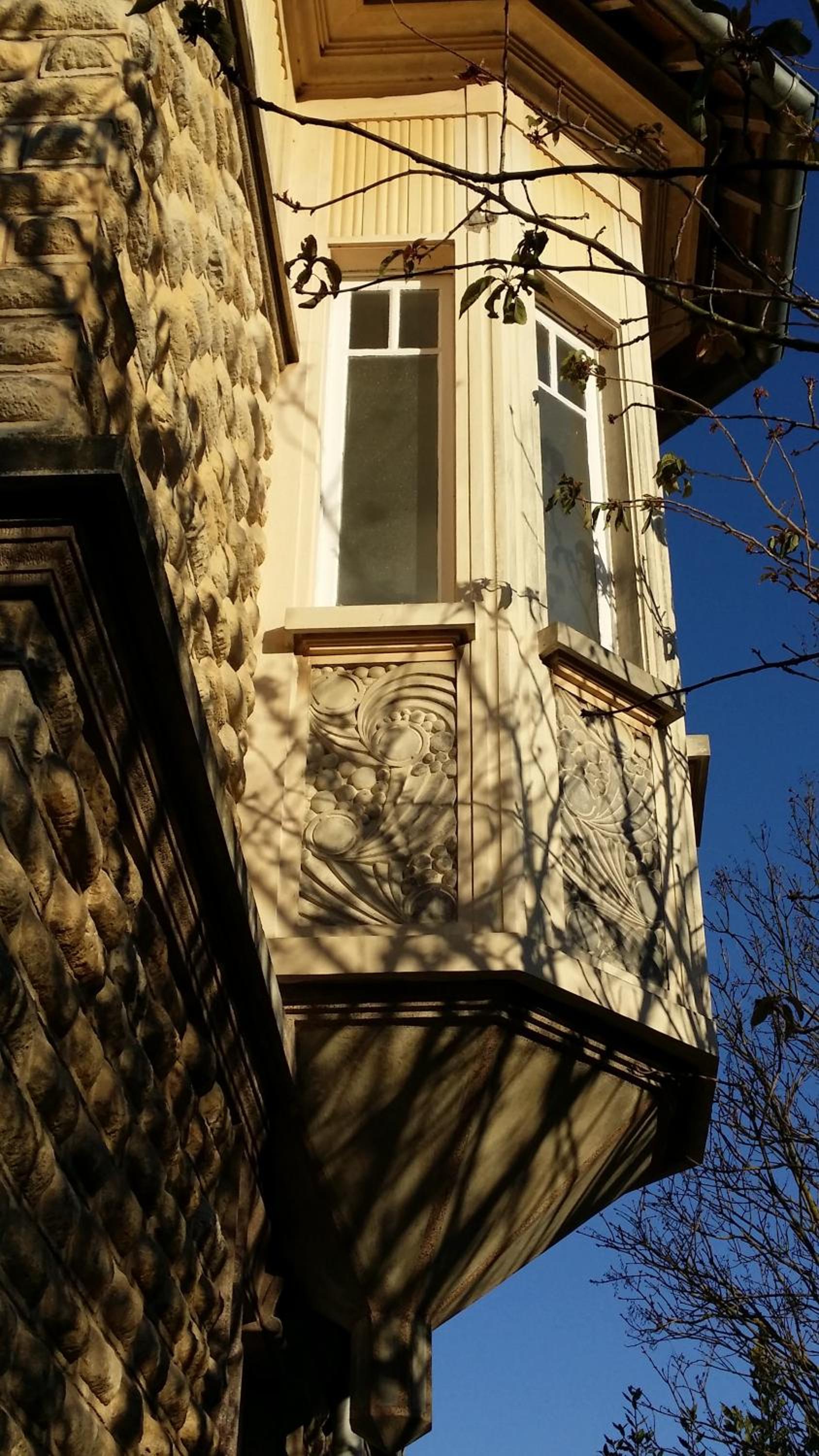 Le Castel Guesthouse