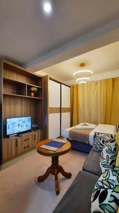 GoldPark Luxury Apartments view 3