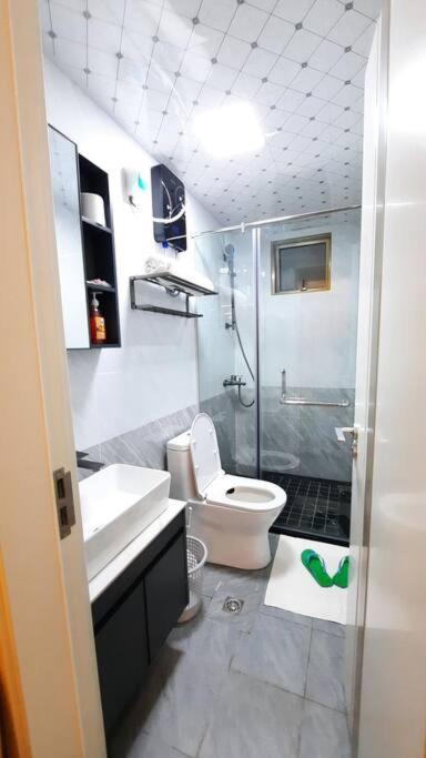 GoldPark Luxury Apartments view 4