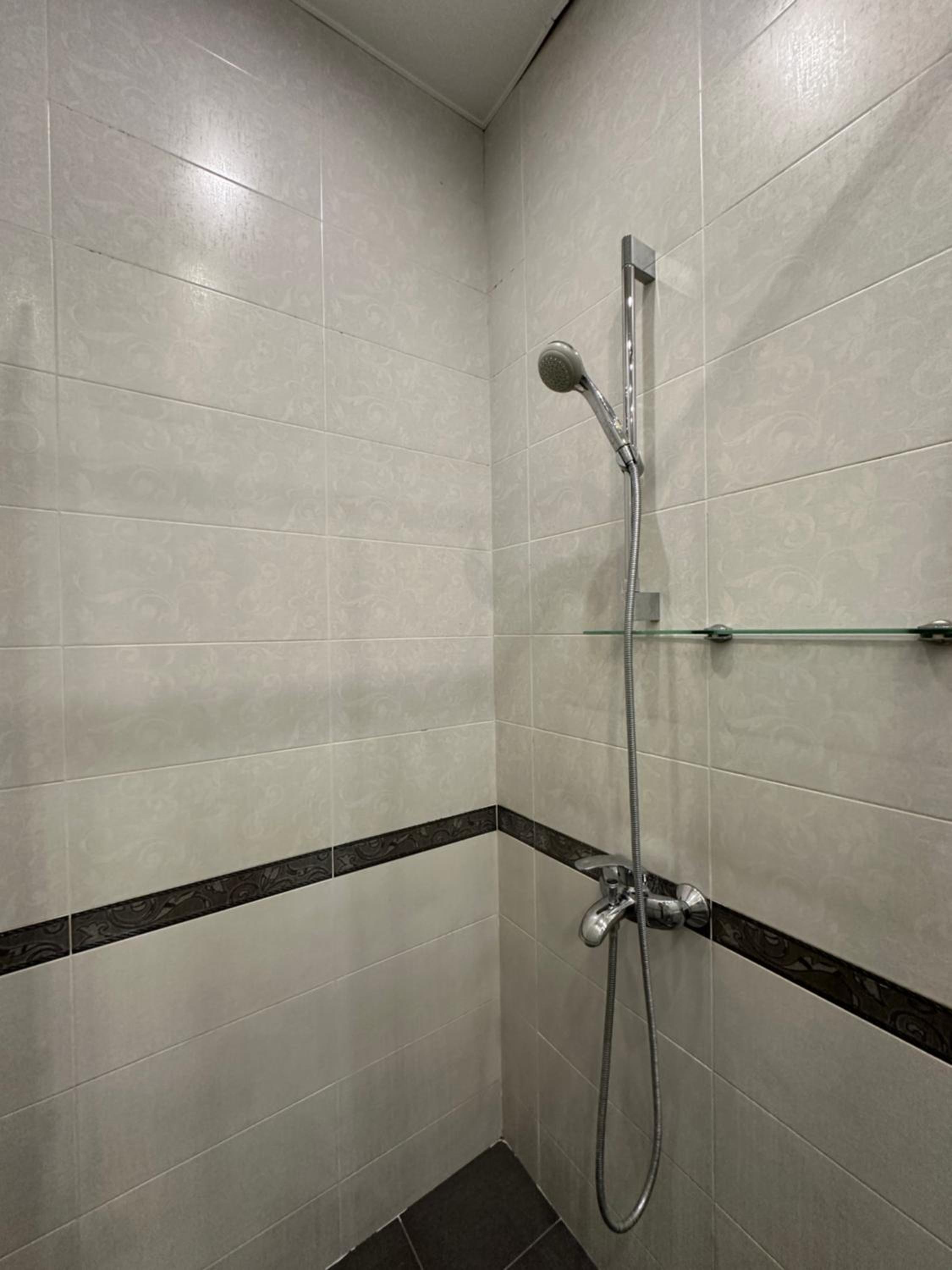 Aram street, 1 bedroom Comfy & Sunny apart with Open balcony DI480