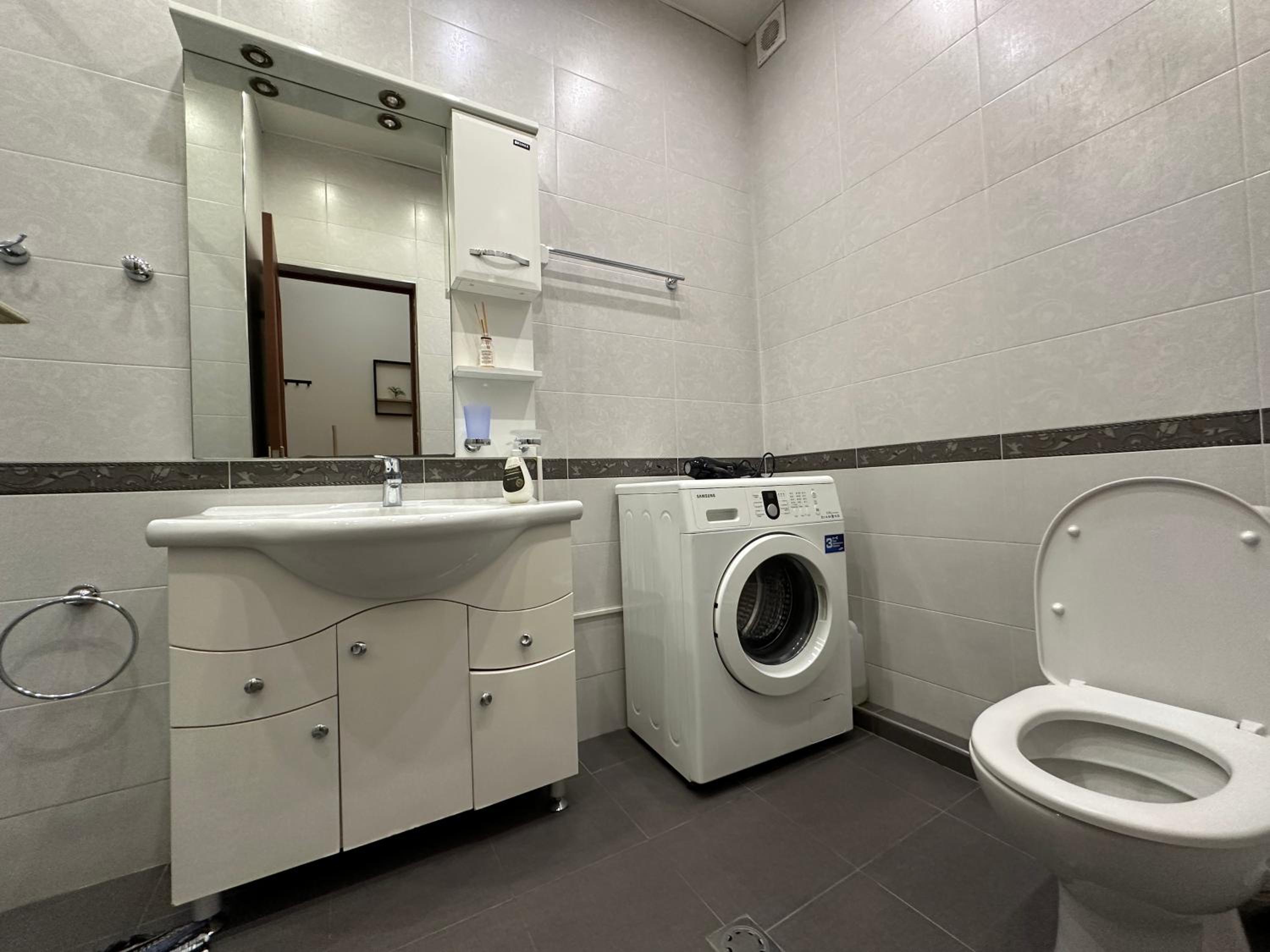 Aram street, 1 bedroom Comfy & Sunny apart with Open balcony DI480