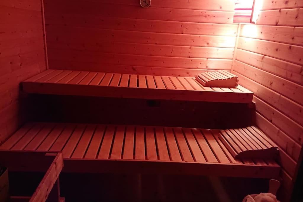Hellaberg IV Ferienhaus am Waldrand mit Sauna & großer Terrasse