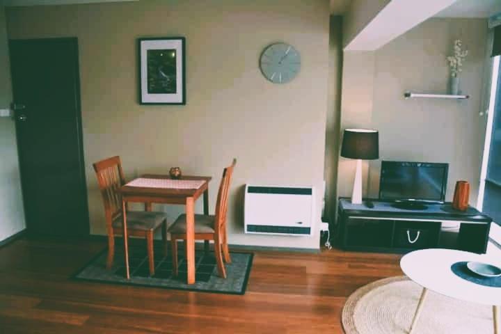 Modern 1 bed-walk Casino riverfront 5 mins to CBD