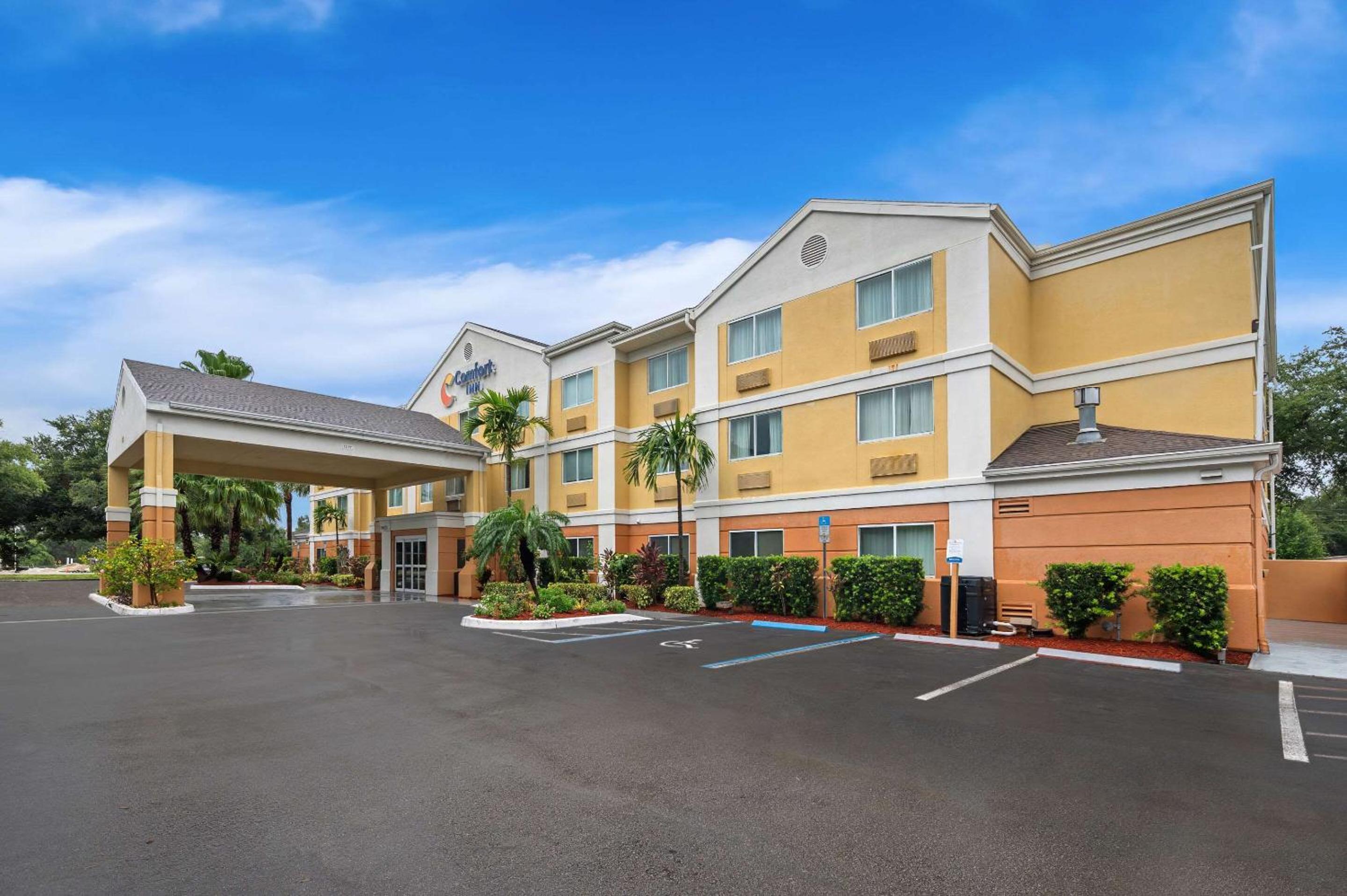 Comfort Inn Fort Myers Northeast view 2