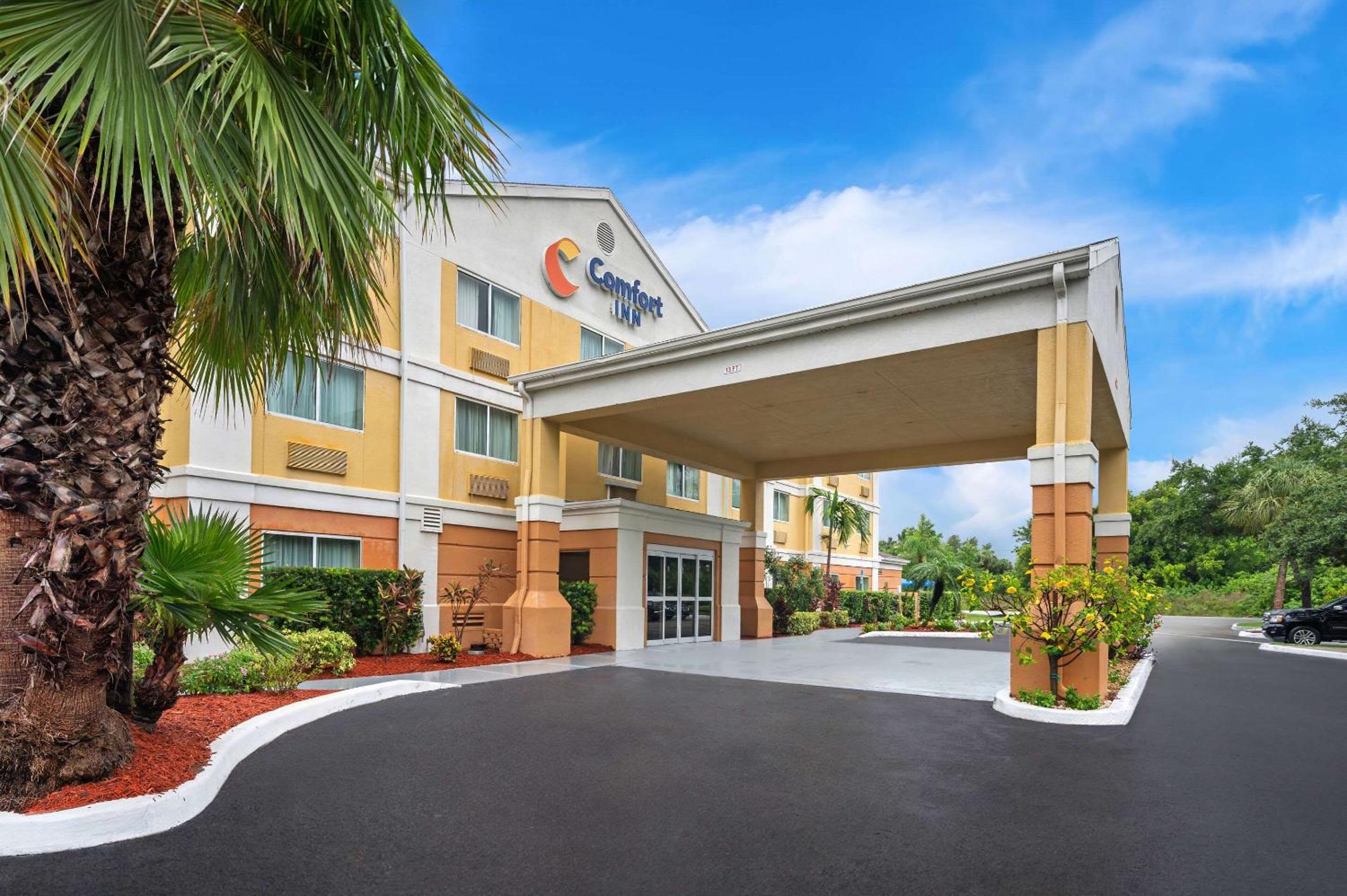 Punta Gorda Vacations - Comfort Inn Fort Myers Northeast - Property Image 1