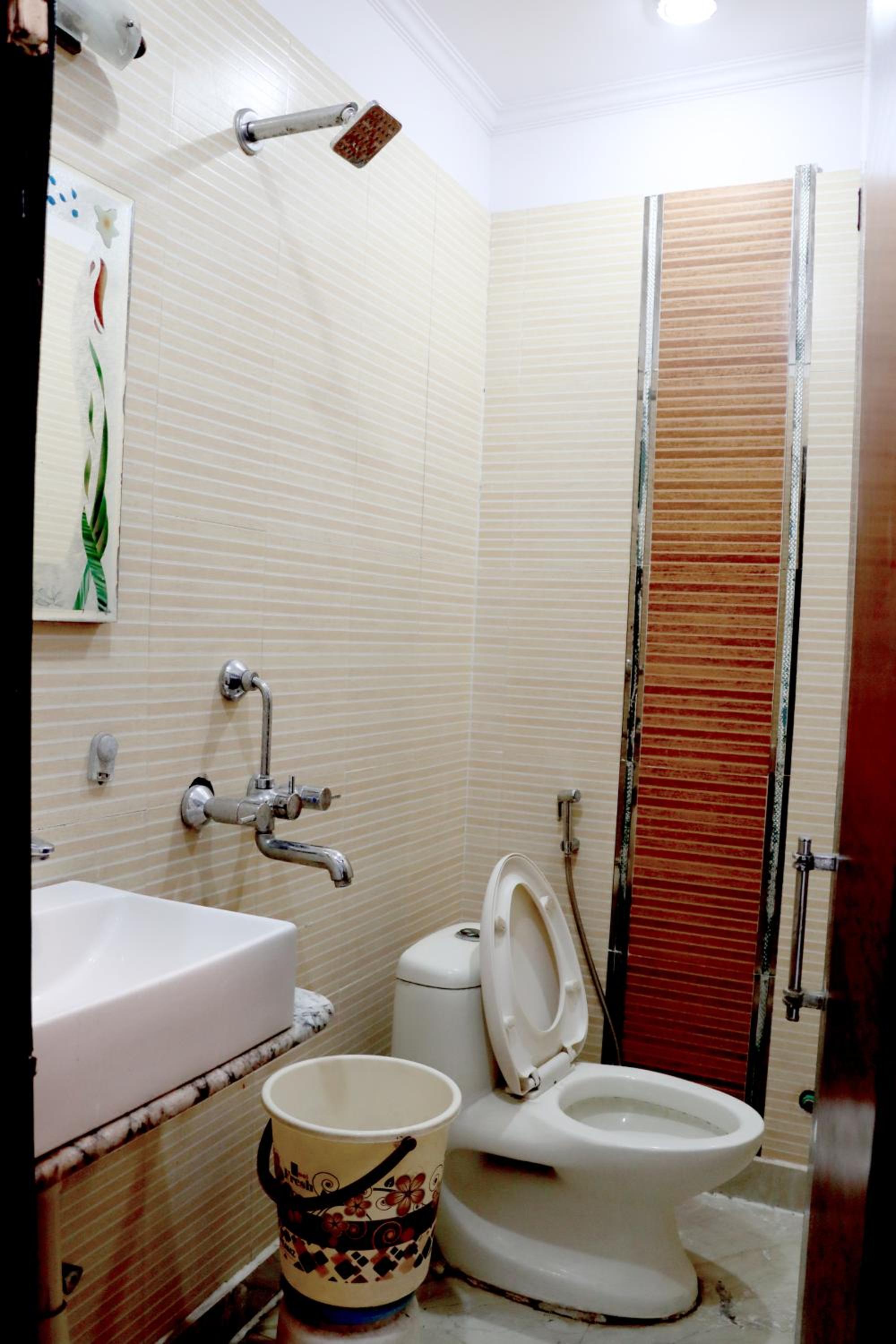 Hotel Snow White - Near R K Ashram Metro Station Paharganj view 5