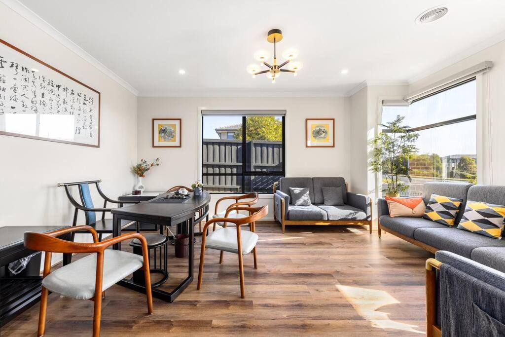 Entire Luxury House In Wantirna South