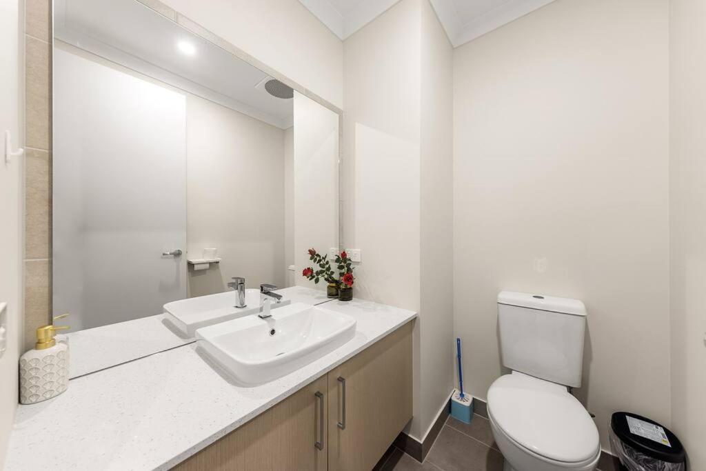 Entire Luxury House In Wantirna South