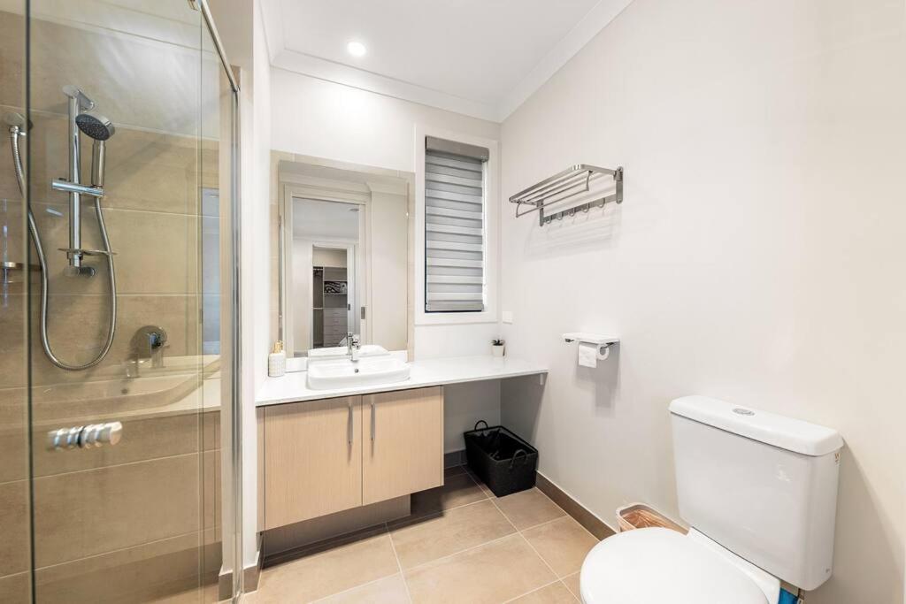 Entire Luxury House In Wantirna South