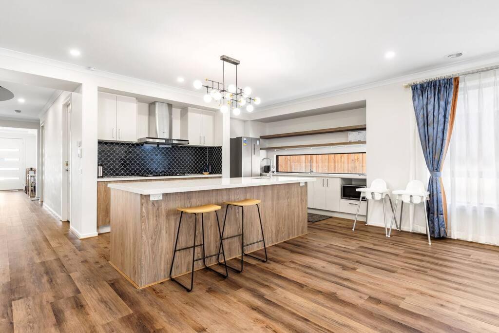 Entire Luxury House In Wantirna South