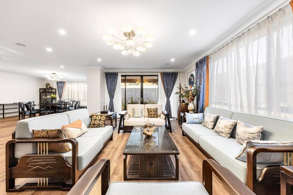 Entire Luxury House In Wantirna South